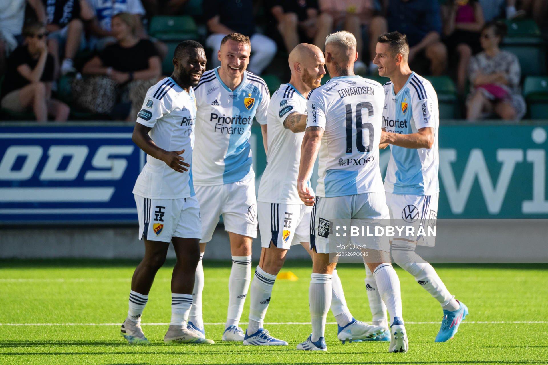 Djurgårdens Emmanuel Banda jublar med lagkamrater