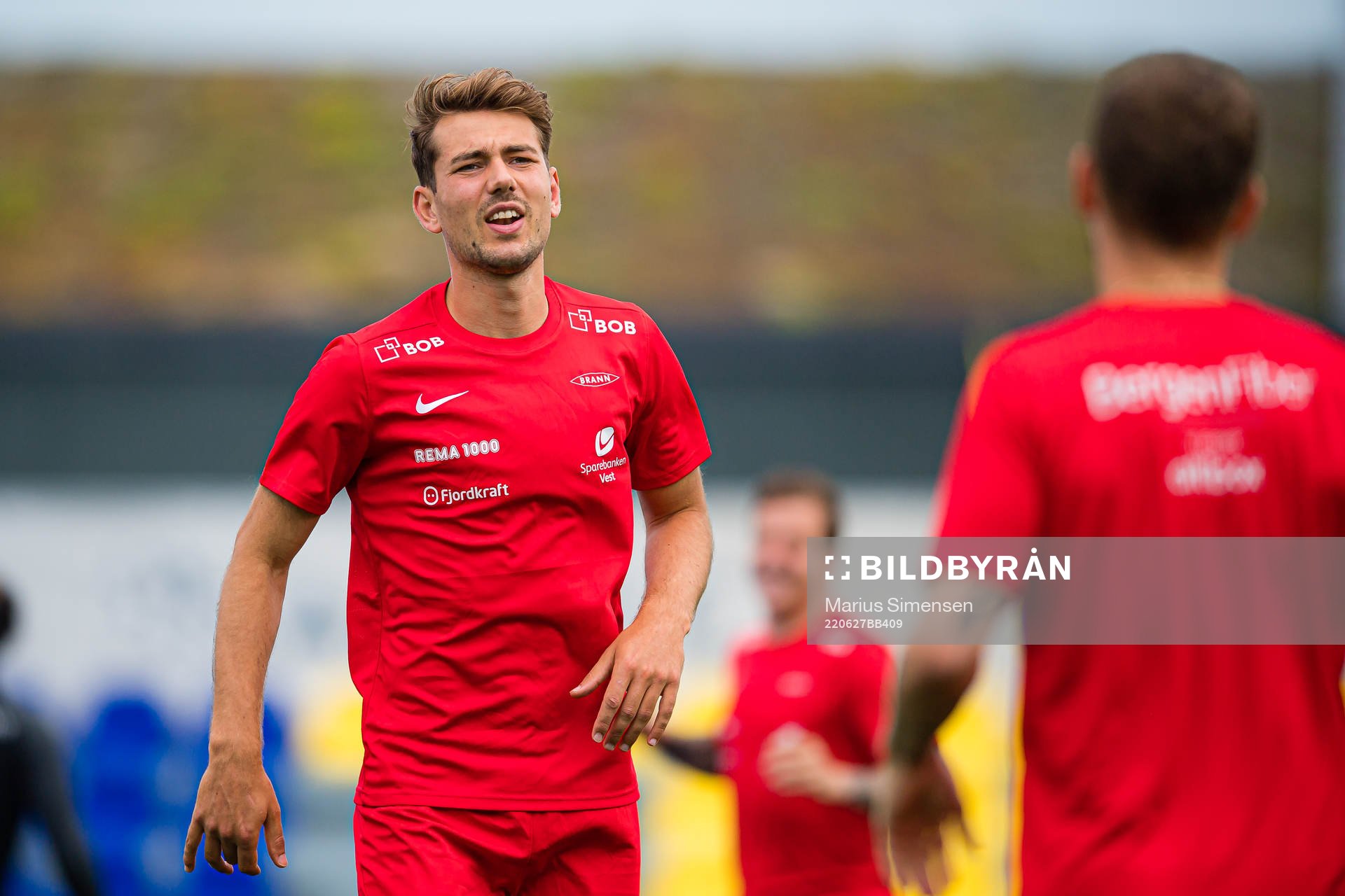 Fredrik Pallesen Knudsen of Brann warms up