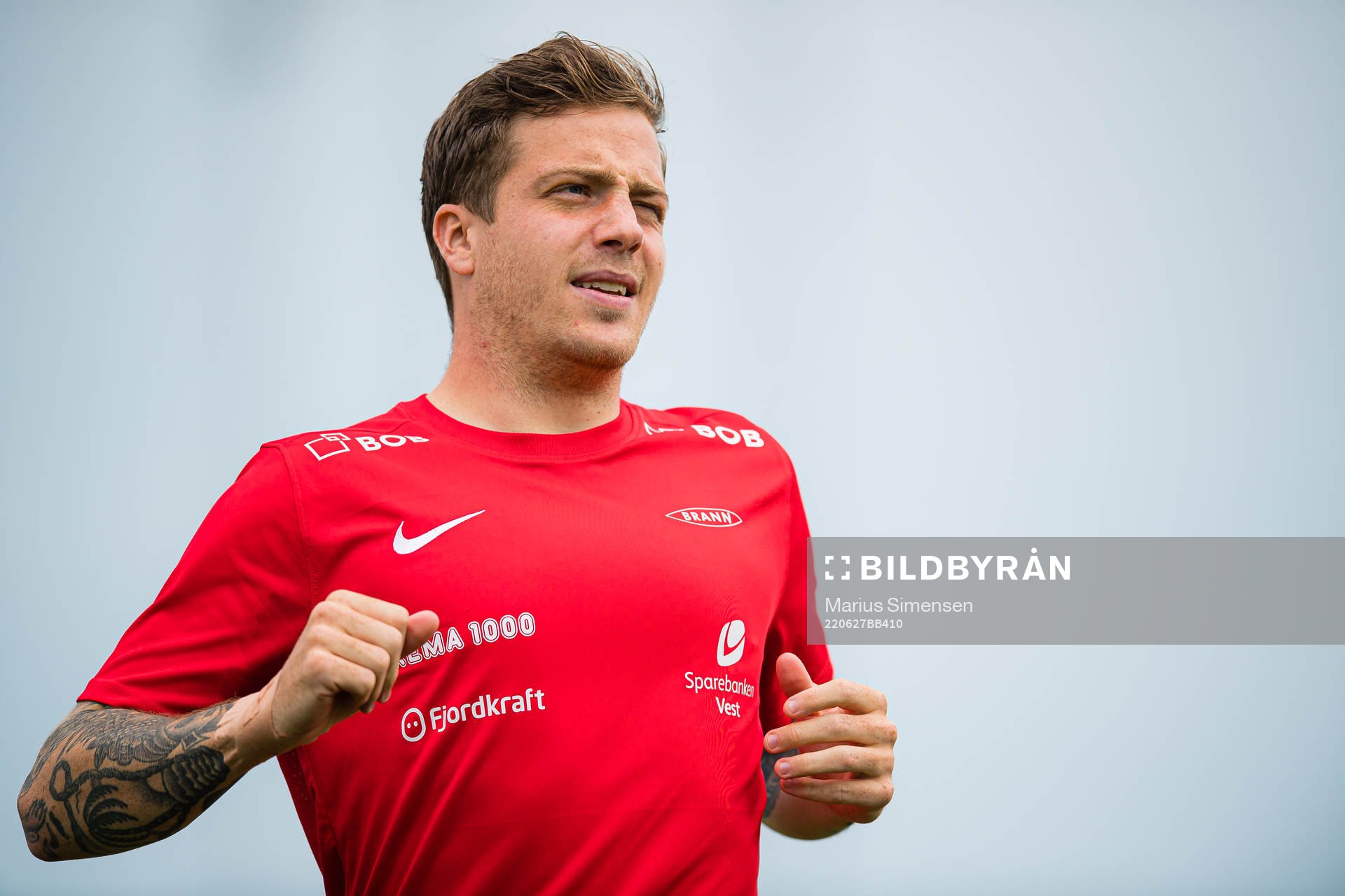 Frederik Lindbøg Børsting of Brann warms up