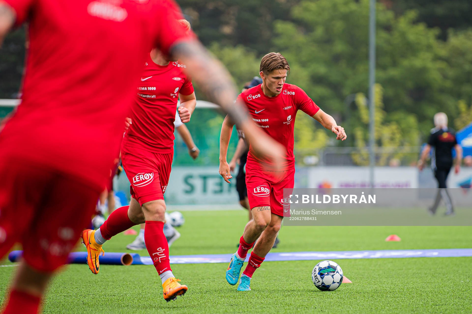 David Møller Wolfe of Brann warms up