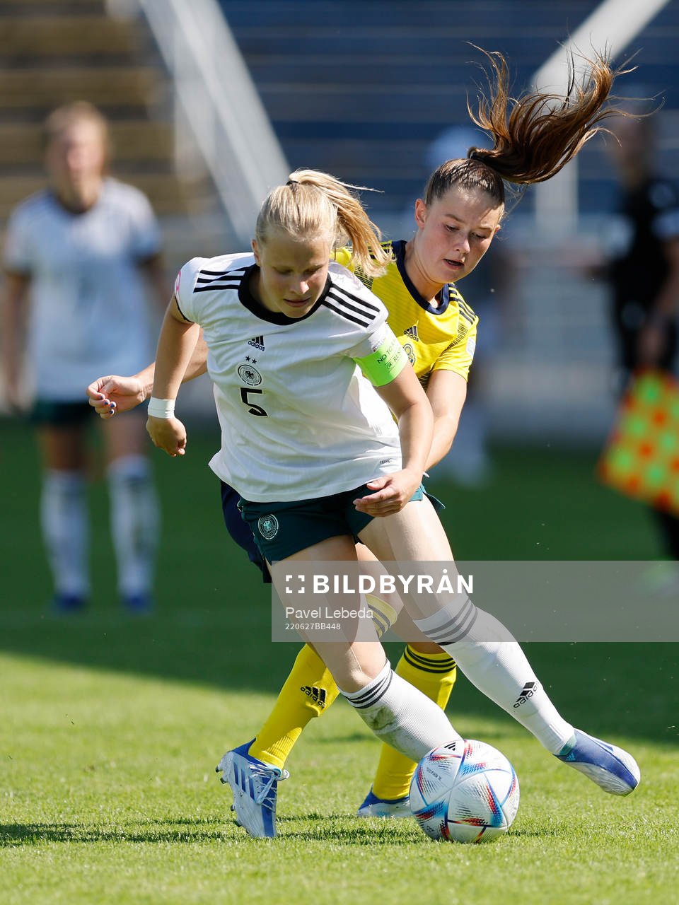 Svea Rehnberg of Sweden and Nina Zimmer of Germany