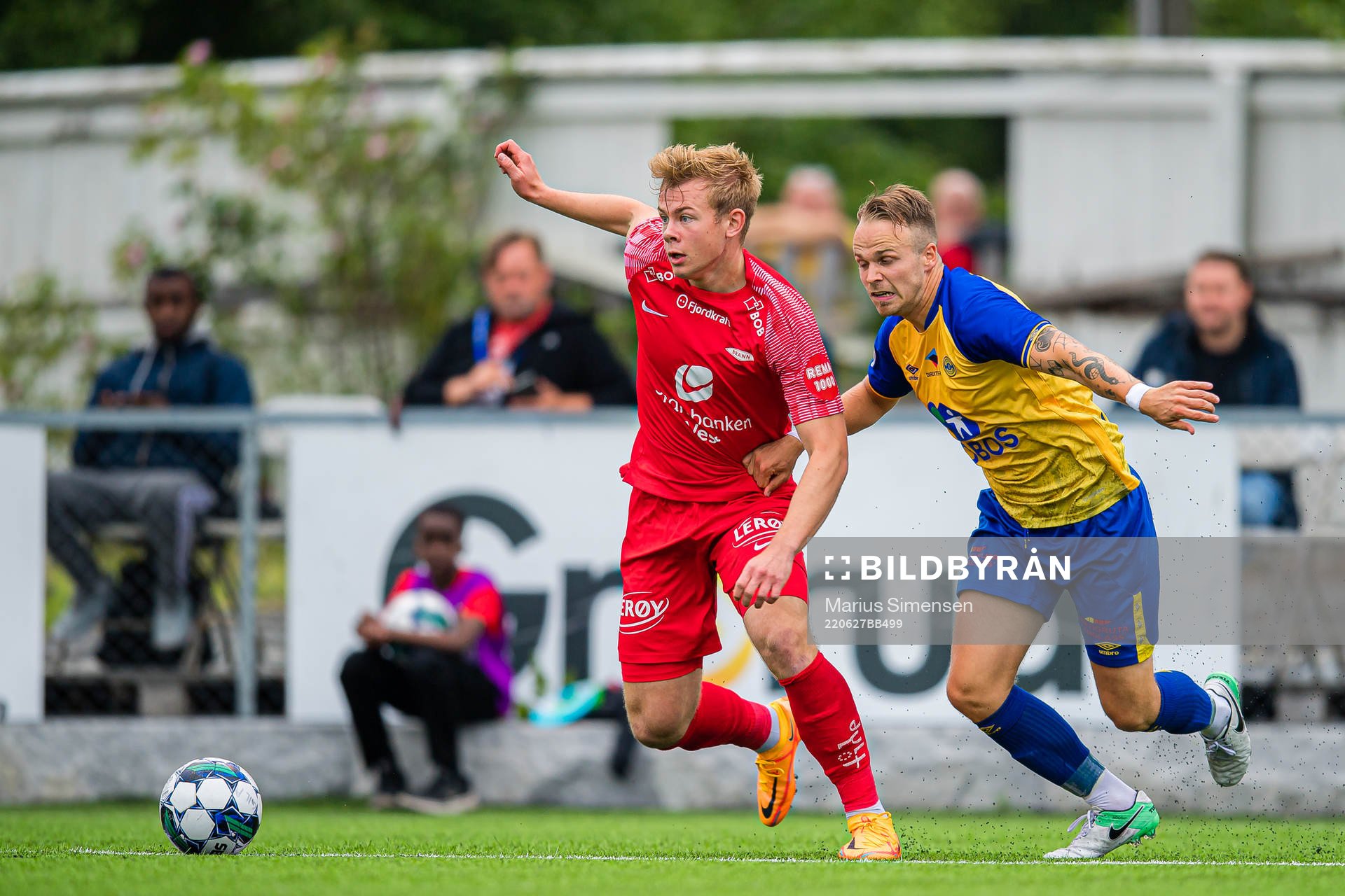 Aune Selland Heggebø of Brann and Glenn André Evensen