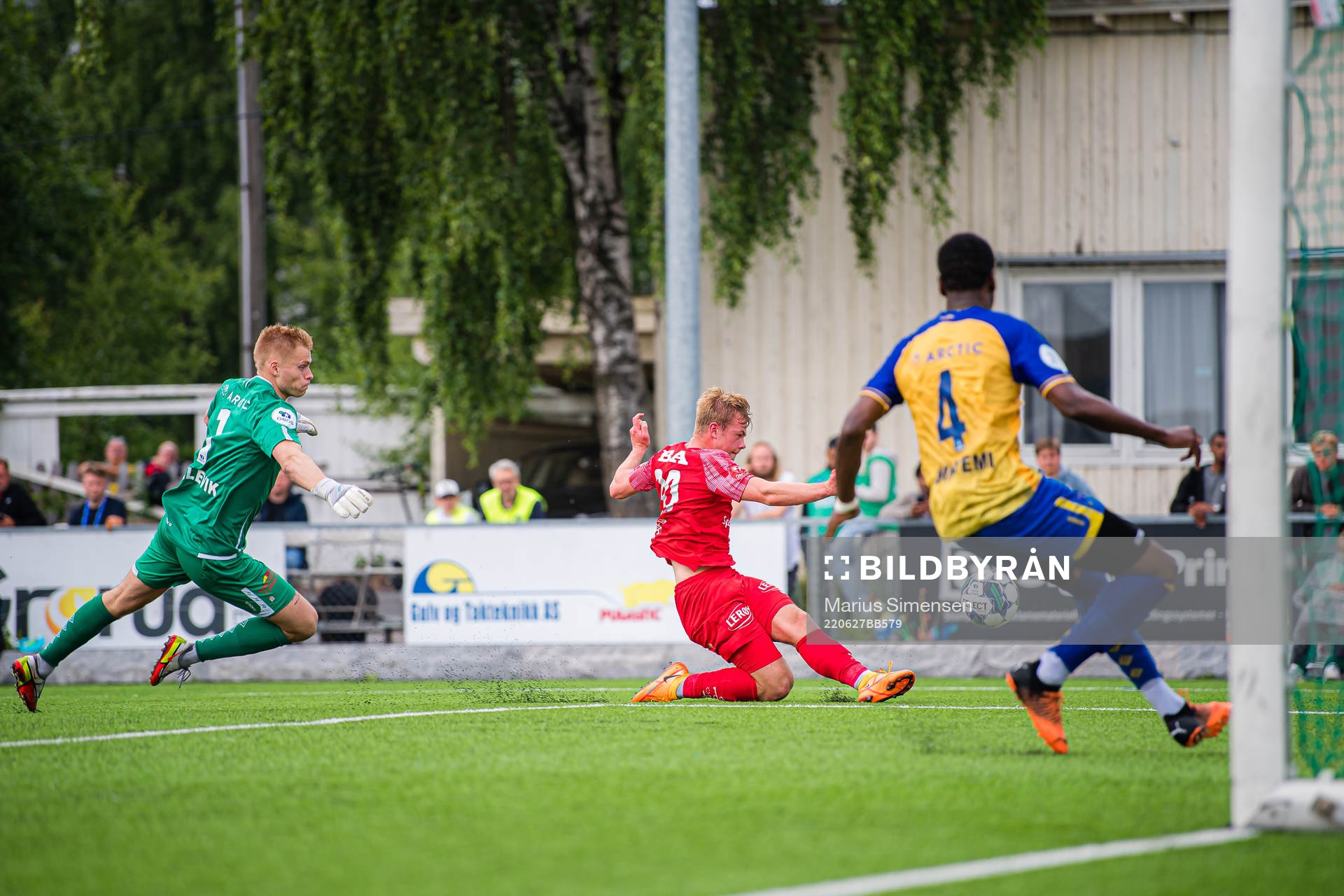 Aune Selland Heggebø of Brann scores the 0-1 goal