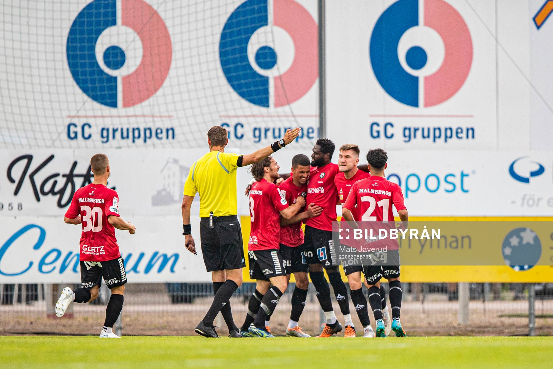 Örebros Nasiru Moro jublar