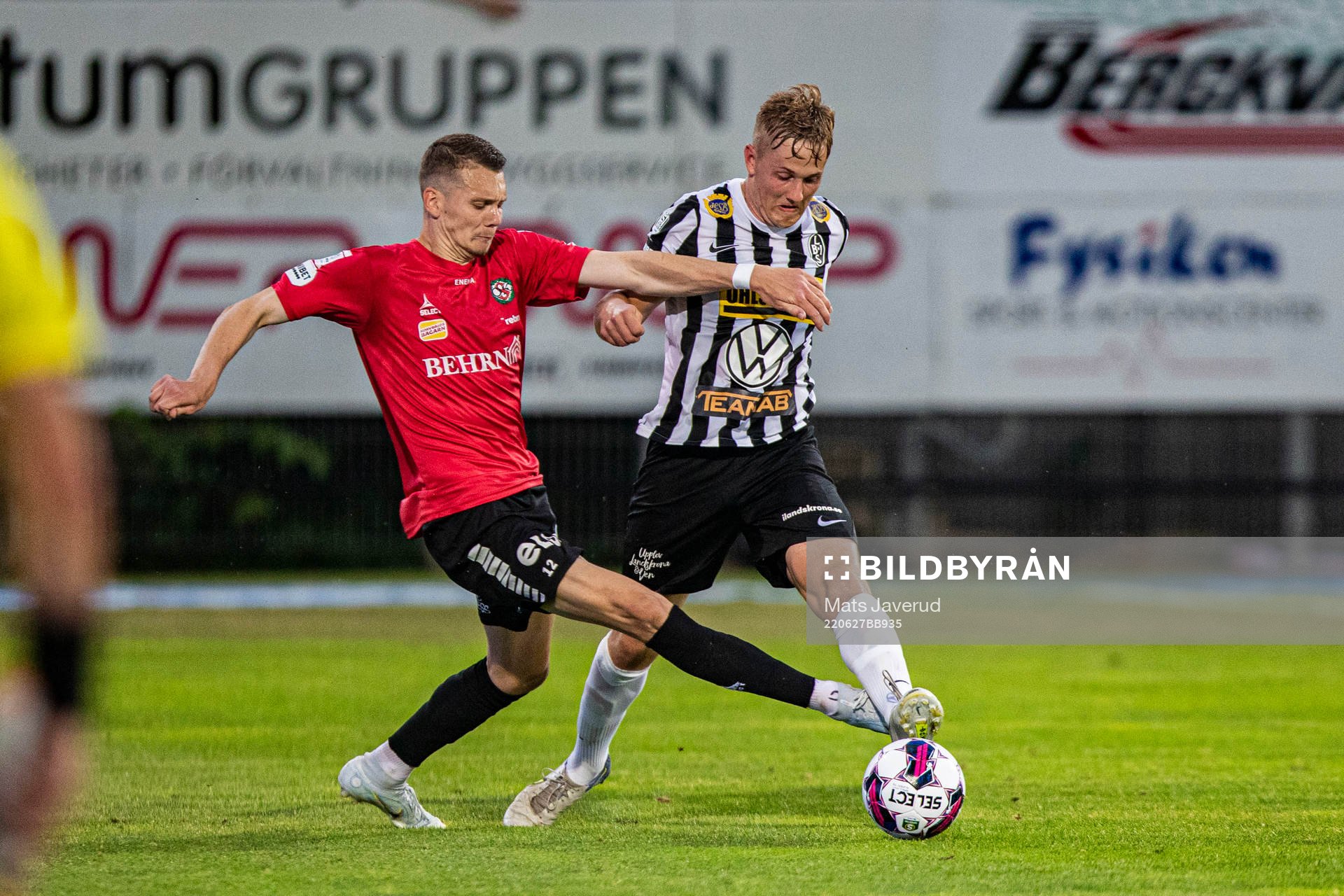 Örebros Jake Larsson och Landskronas Jesper Strid
