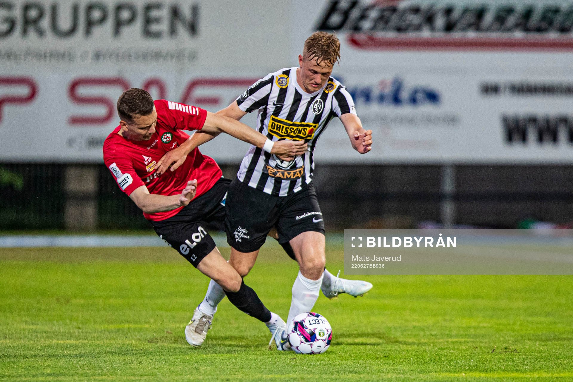 Örebros Jake Larsson och Landskronas Jesper Strid