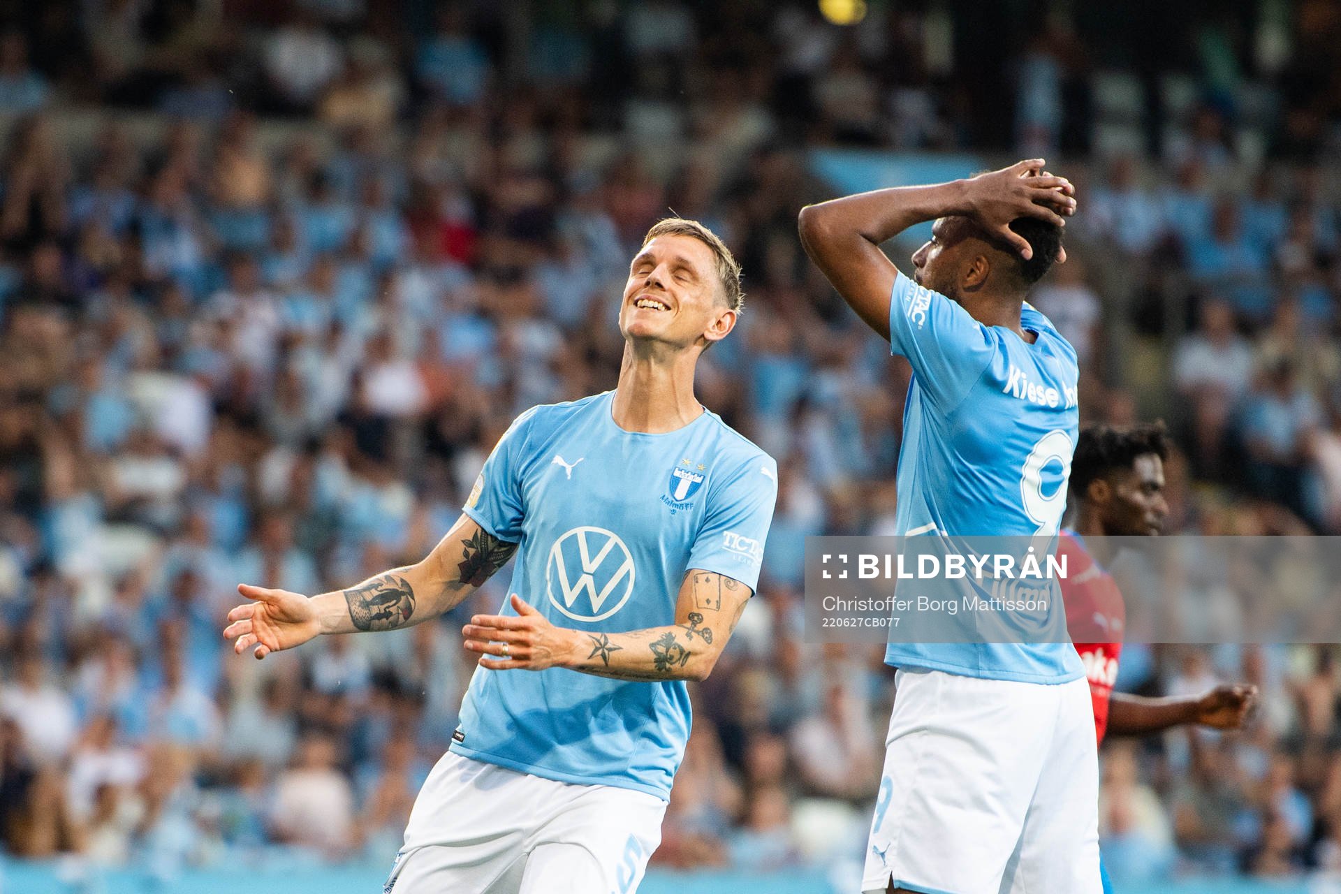 Malmö FFs Sören Rieks och Isaac Kiese Thelin deppar