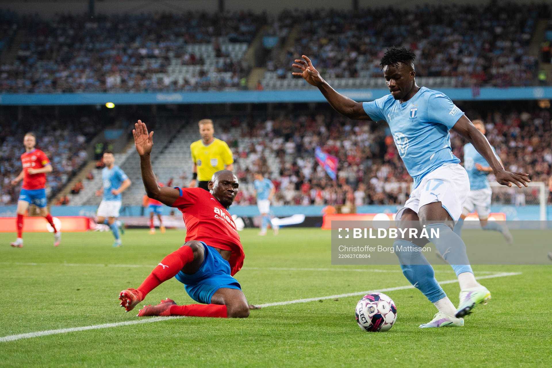 Helsingborgs Ravy Tsouka-Dozi och Malmö FFs Malik Abubakari