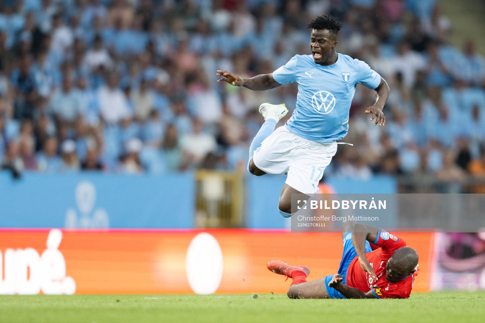 Malmö FFs Malik Abubakari och Helsingborgs Ravy Tsouka-Dozi