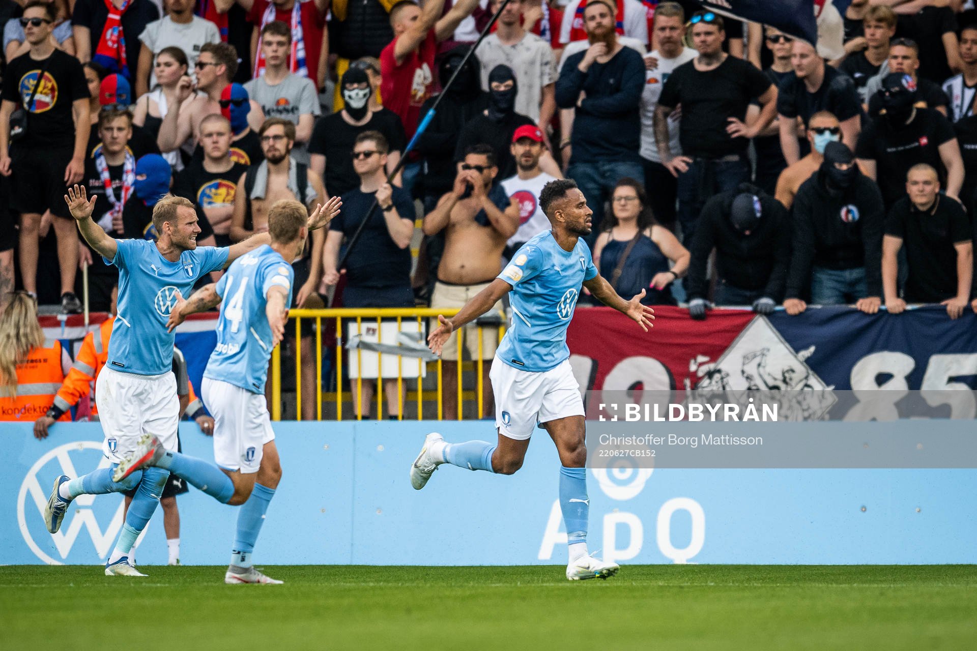Malmö FFs Ola Toivonen och Felix Beijmo jublar