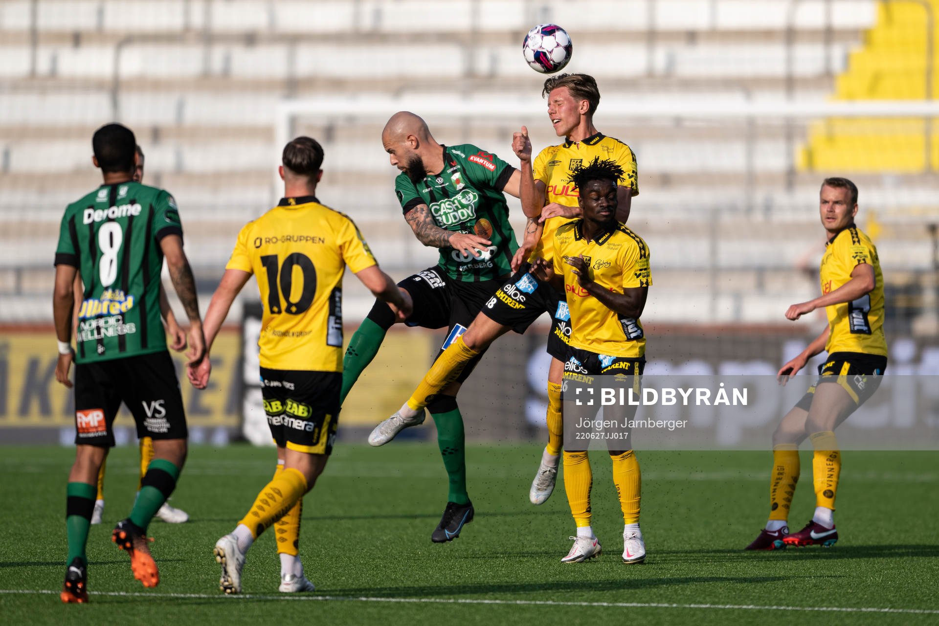 Varbergs Robin Simovic och Elfsborgs Noah Söderberg