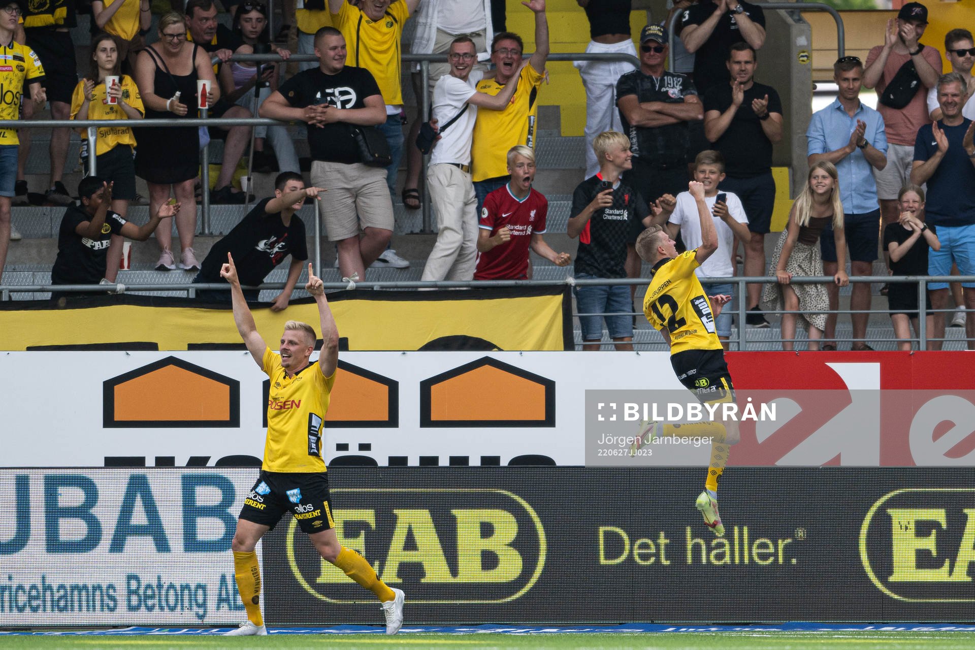 Elfsborgs Per Frick och Alexander Bernhardsson jublar