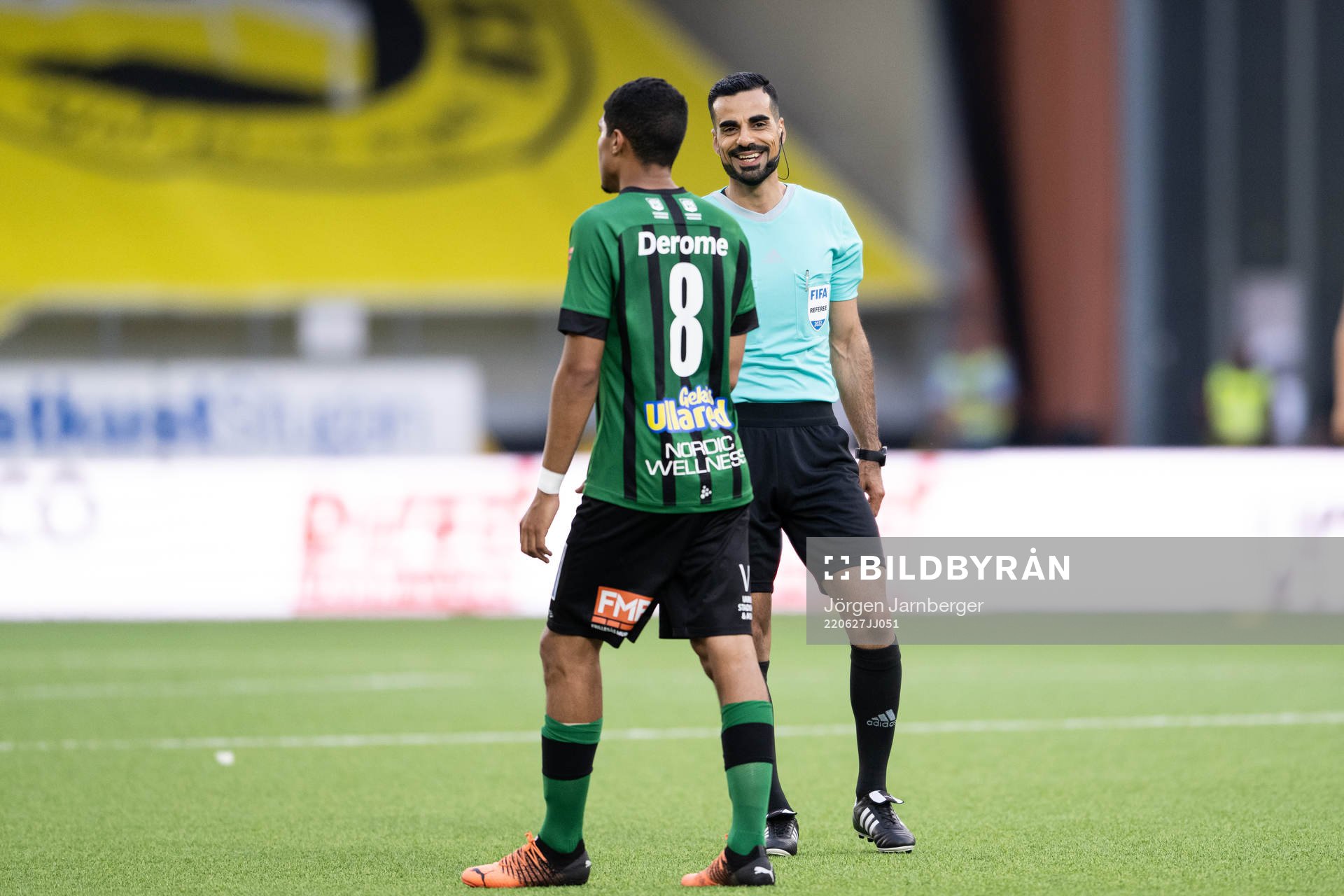 Domare Mohammed Al-Hakim under fotbollsmatchen i Allsvenskan mellan Elfsborg och Varberg den 27 juni 2022 i Borås. 