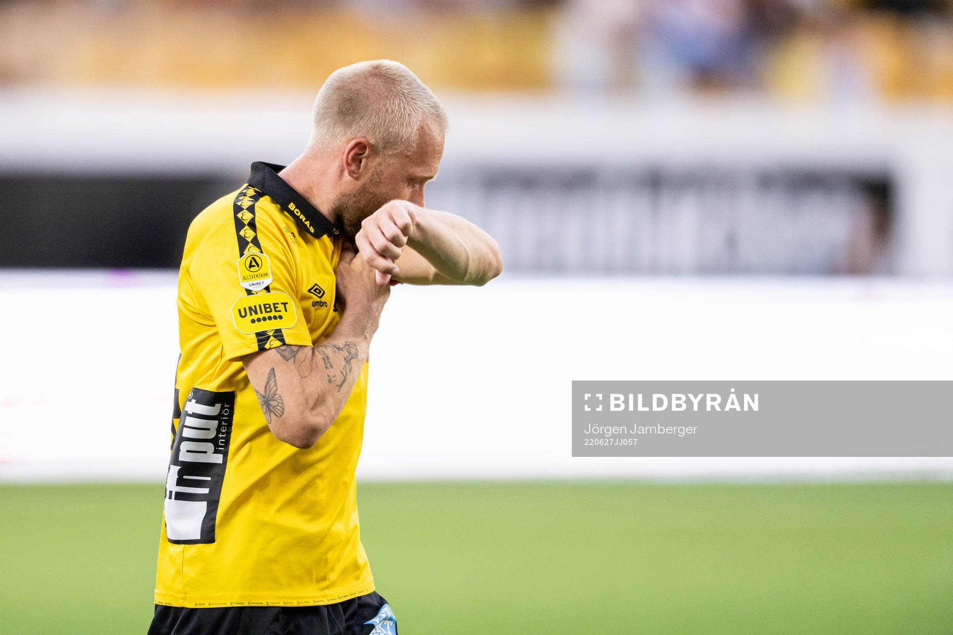 Elfsborgs Johan Larsson jublar efter 4-1 under fotbollsmatchen i Allsvenskan mellan Elfsborg och Varberg den 27 juni 2022 i Borås. 