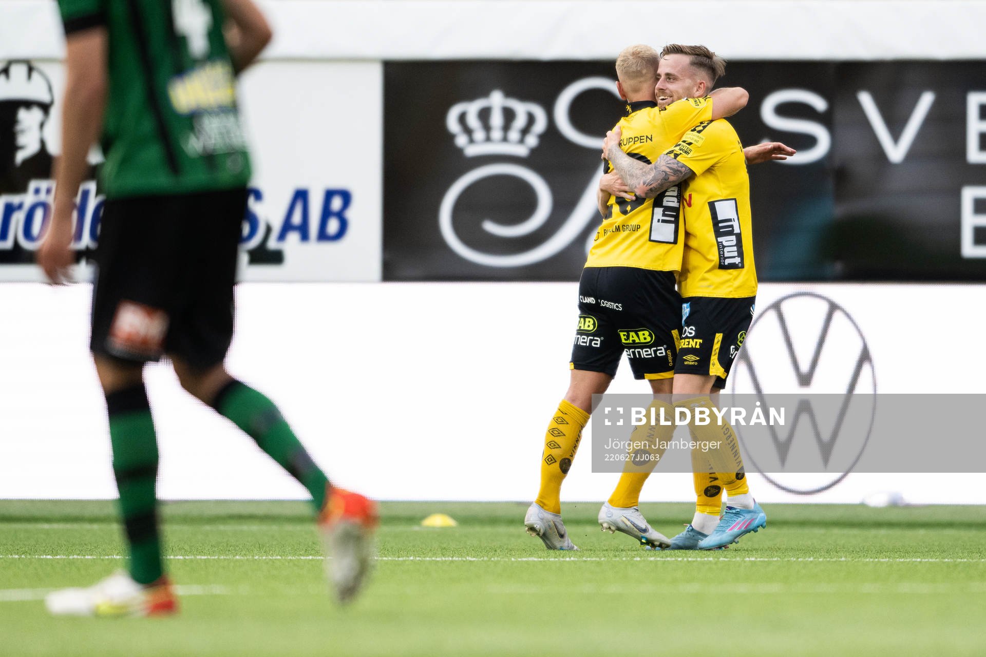 Elfsborgs Rasmus Alm jublar med lagkamrater