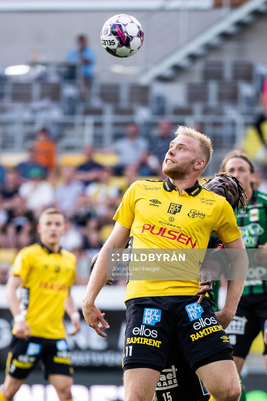Elfsborgs Sveinn Gudjohnsen och Varbergs Gideon Mensah