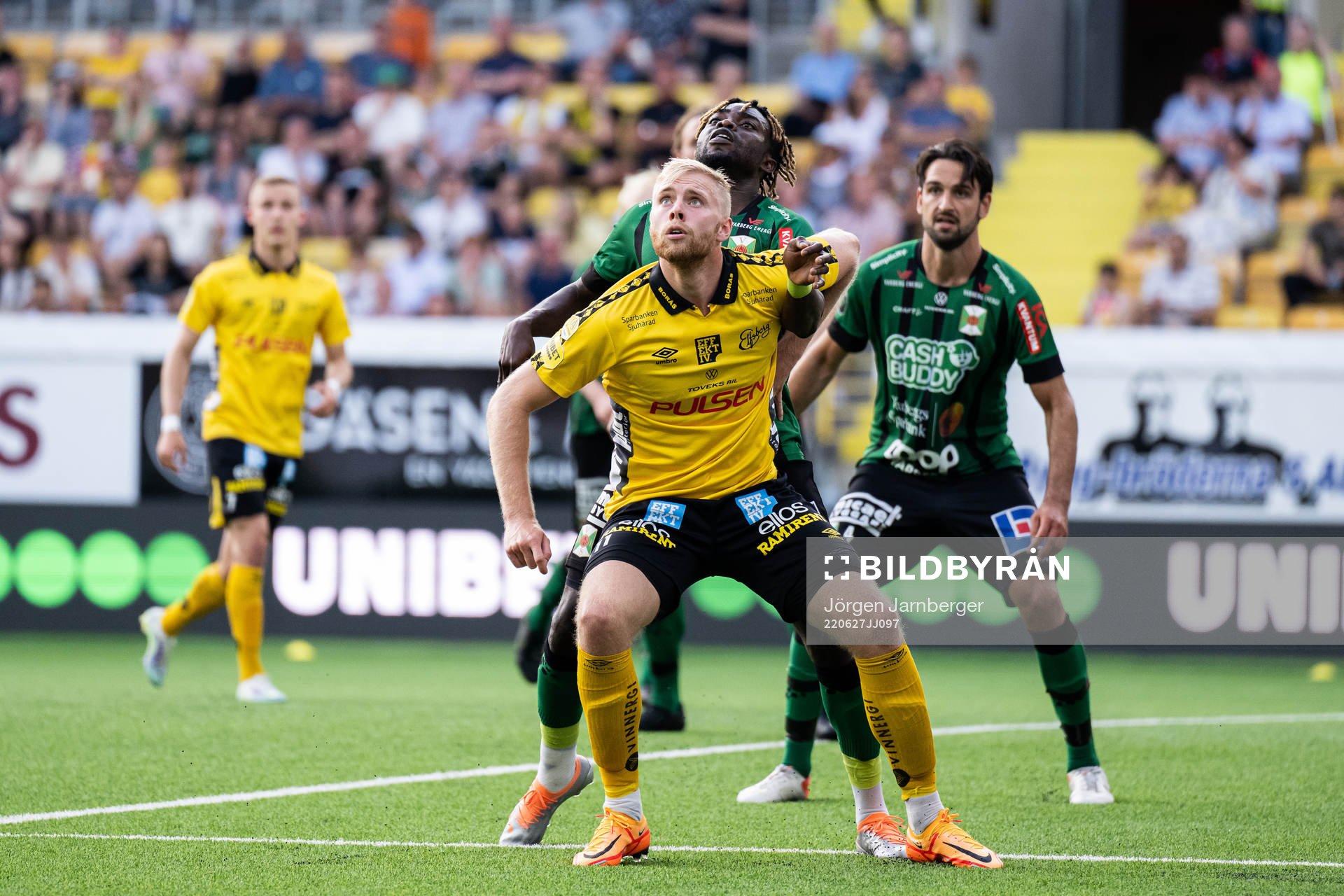 Elfsborgs Sveinn Gudjohnsen och Varbergs Gideon Mensah