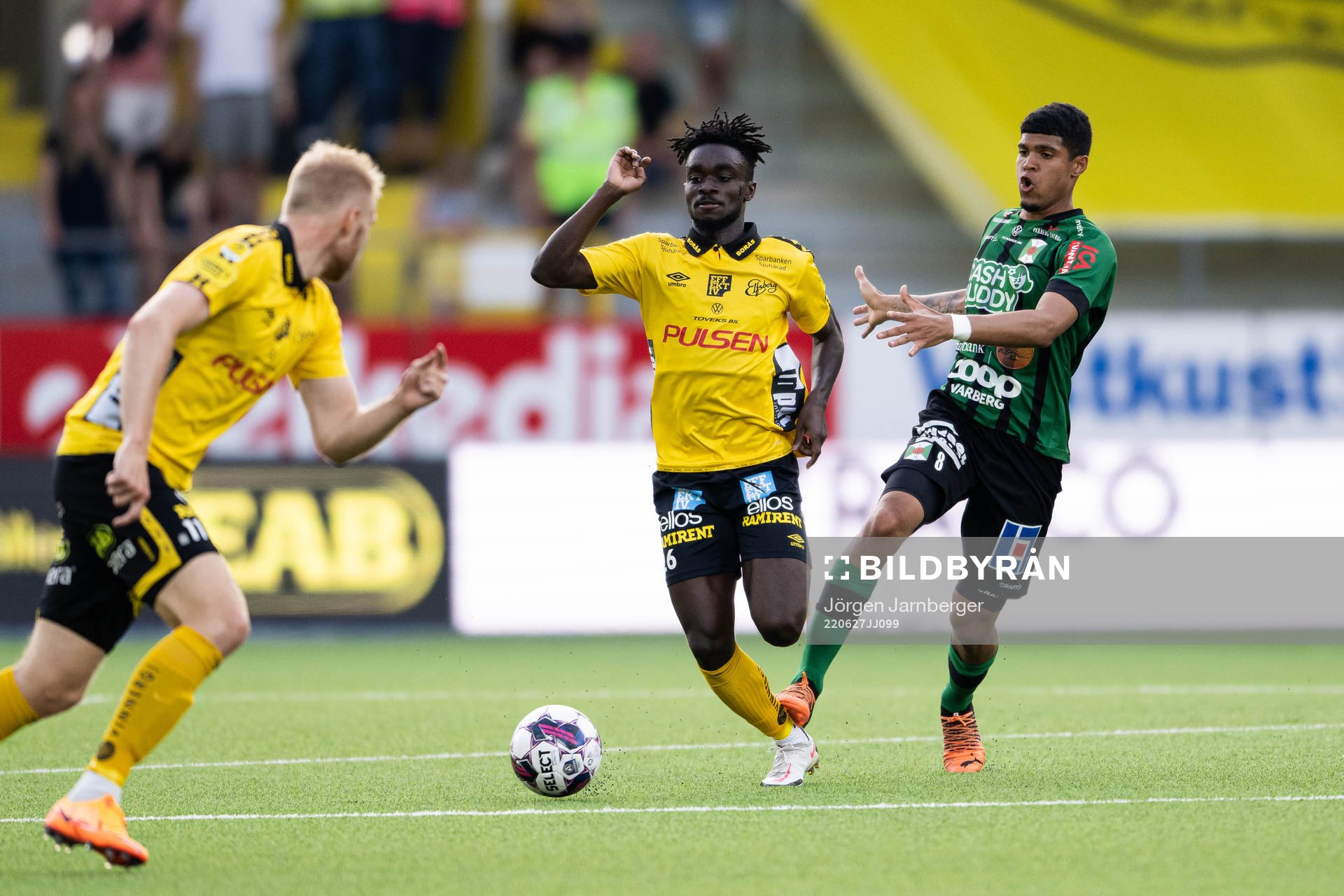 Elfsborgs Emmanuel Boateng och Varbergs Luke Le Roux