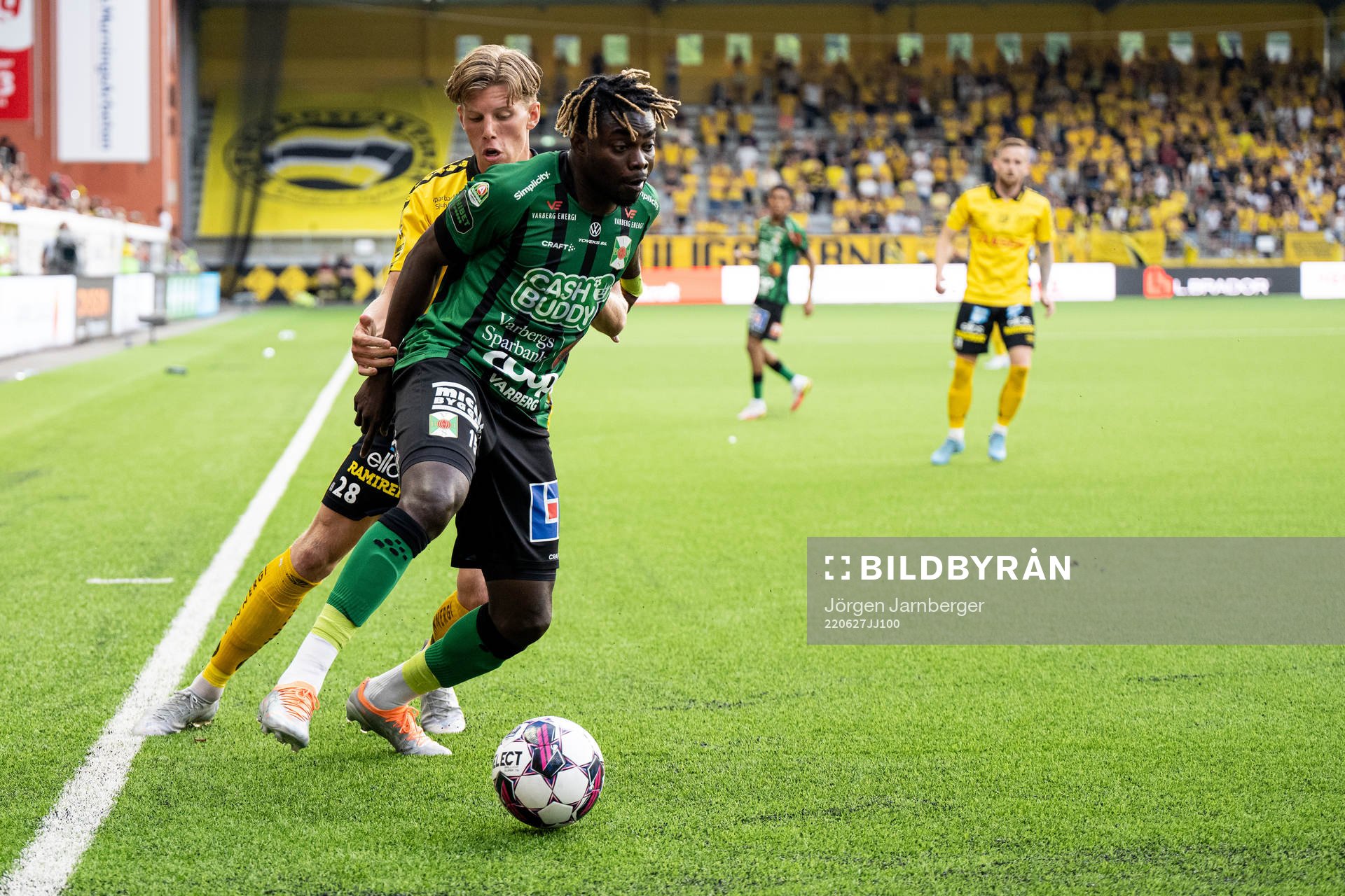 Varbergs Gideon Mensah och Elfsborgs Noah Söderberg