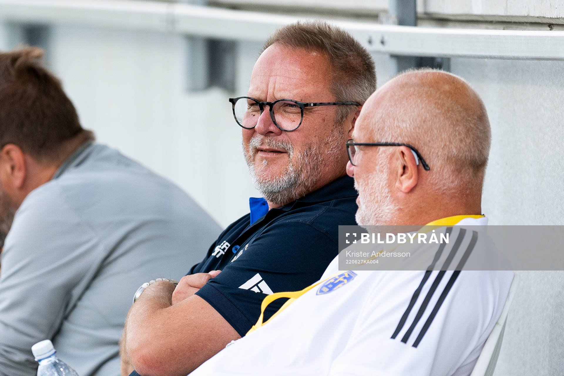 Ängelholms tränare Roar Hansen pratar med Håkan Nilsson