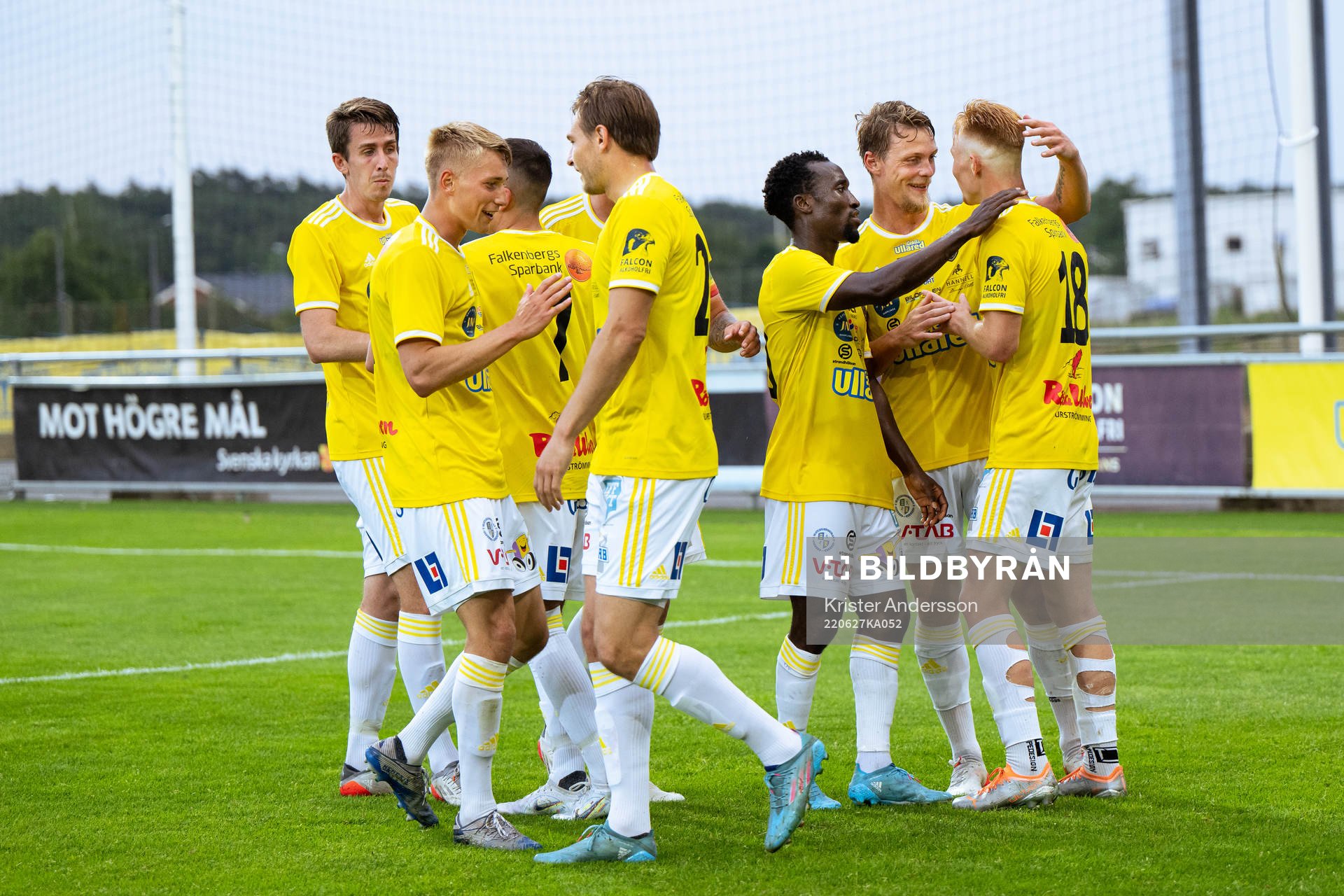Falkenbergs spelare jublar