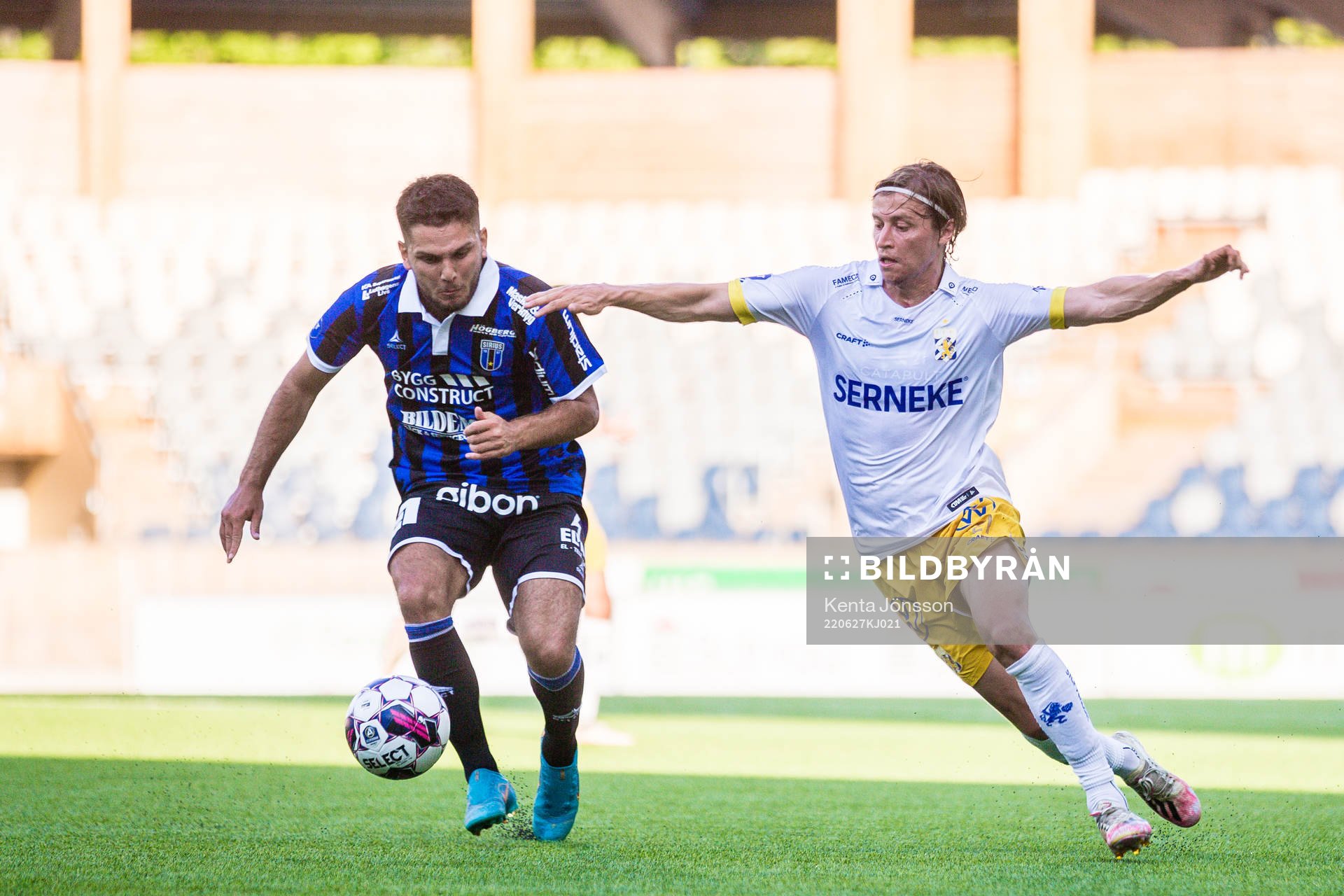Sirius Edi Sylisufay och IFK Göteborgs Simon Thern