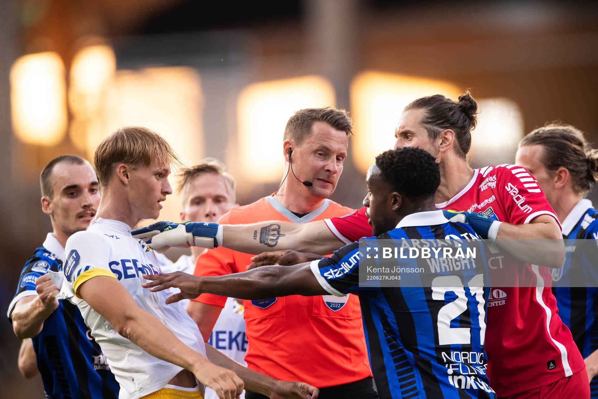 IFK Göteborgs Oscar Vilhelmsson och Sirius Kevin Wright