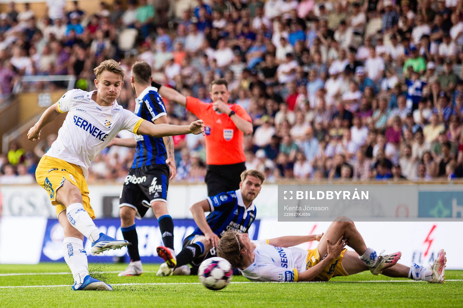 IFK Göteborgs Linus Carlstrand under fotbollsmatchen i Allsvenskan mellan Sirius och IFK Göteborg den 27 juni 2022 i Uppsala. 
