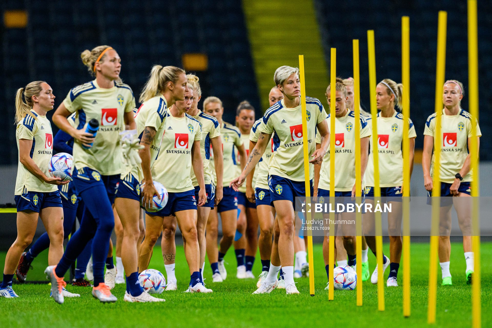 Players warm upp