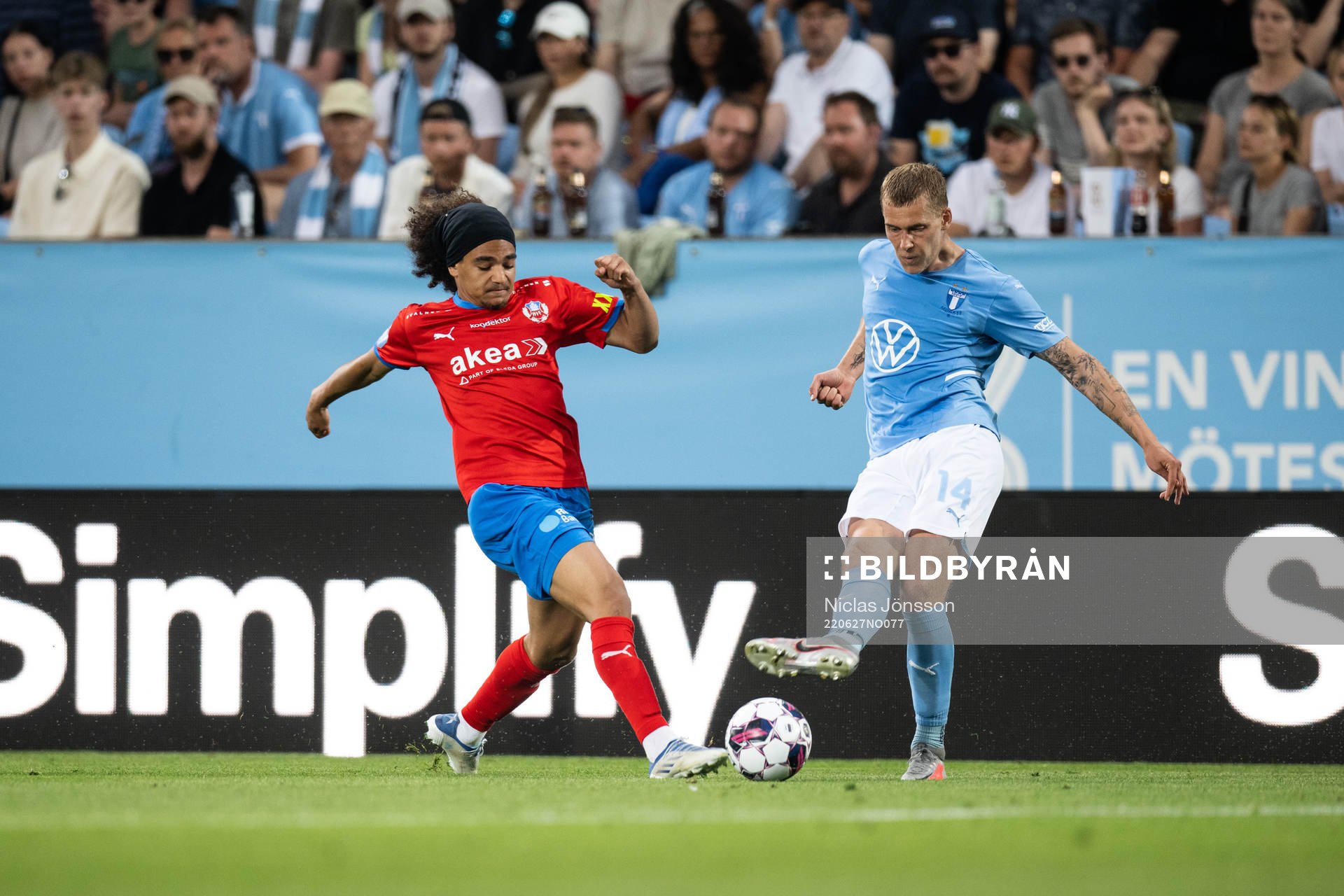 Helsingborgs Adam Kaied och Malmö FFs Felix Beijmo