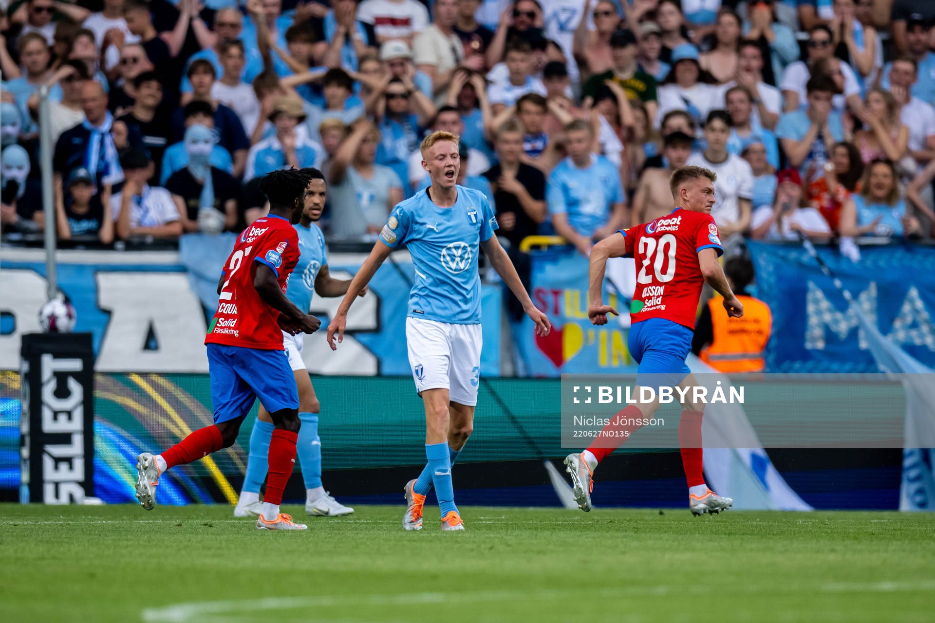 Malmö FFs Hugo Larsson deppar