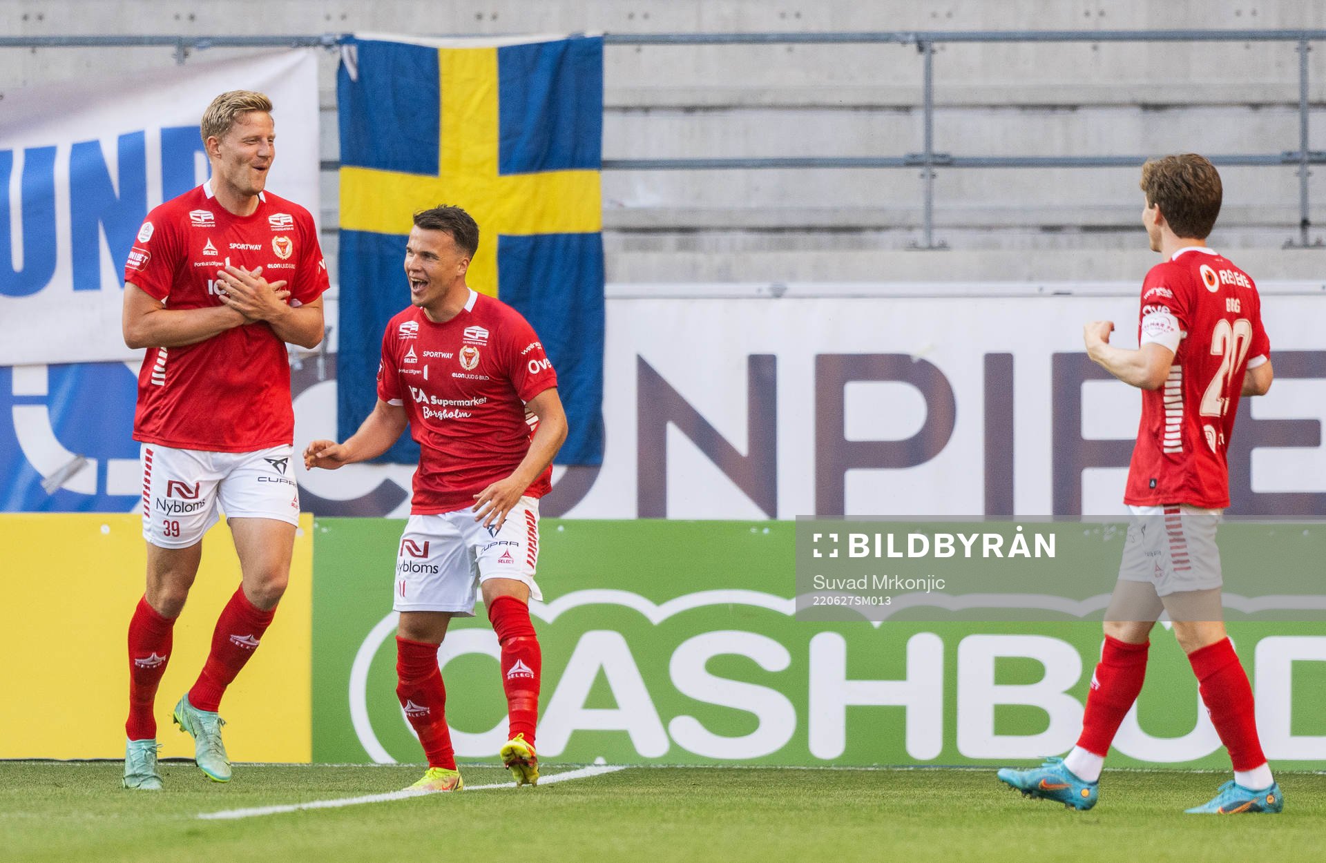 Kalmars Lars Sætra jublar Simon Skrabb och Oliver Berg