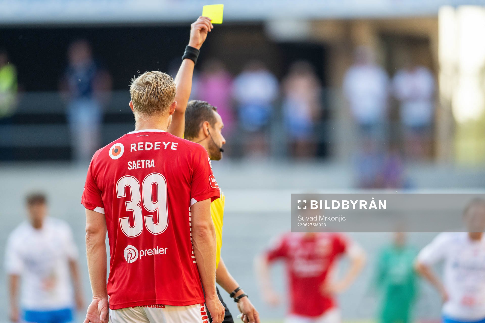 Domare Victor Wolf varnar Kalmars Lars Sætra