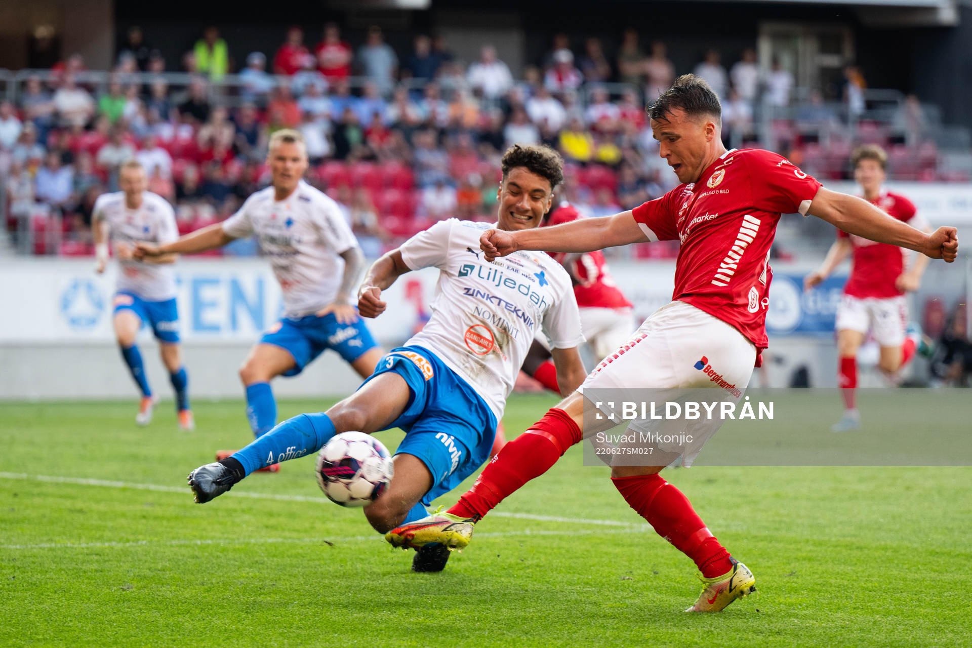 Värnamos Robin Tihi och Kalmars Simon Skrabb