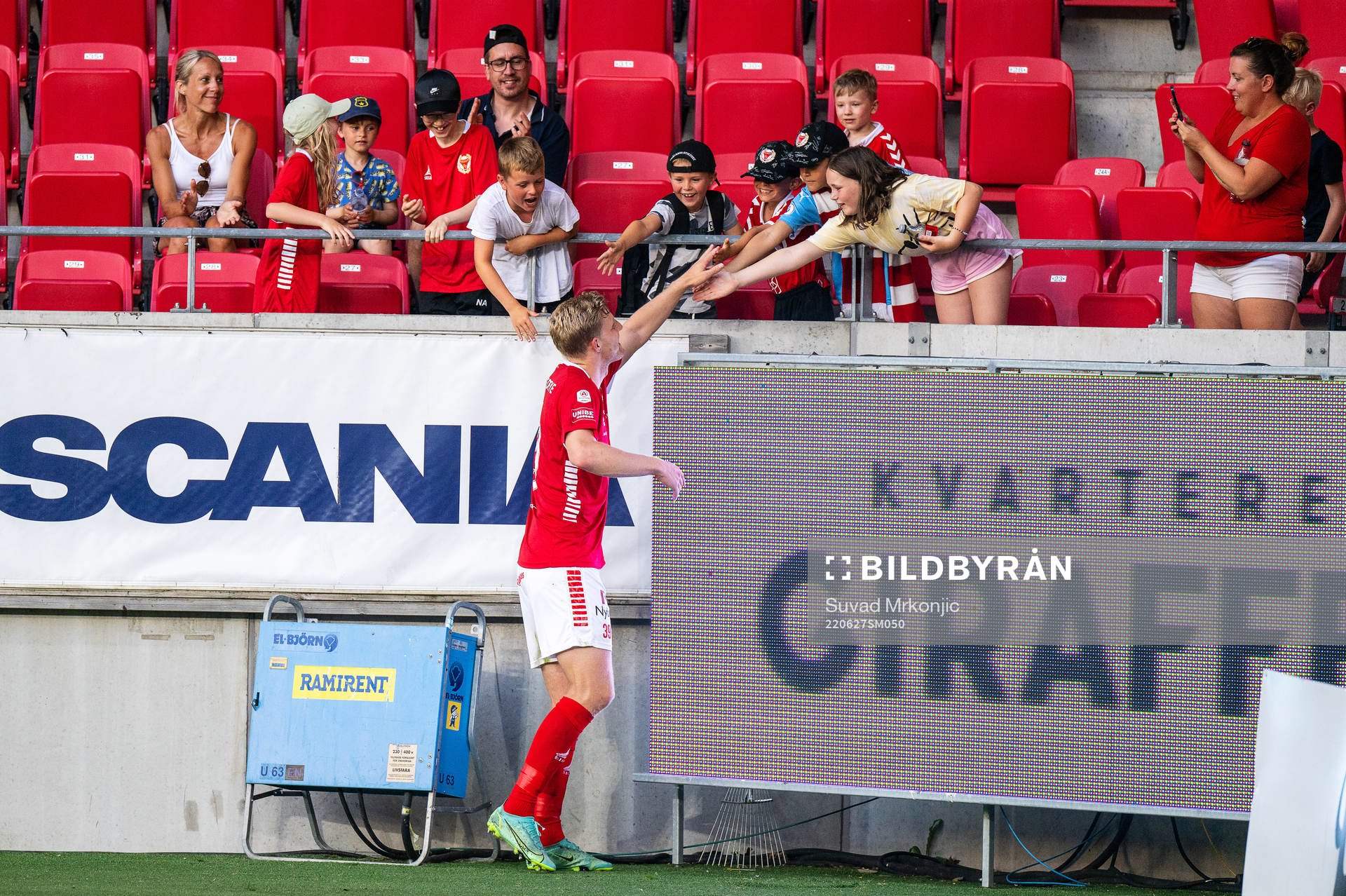 Kalmars Lars Sætra jublar med fansen