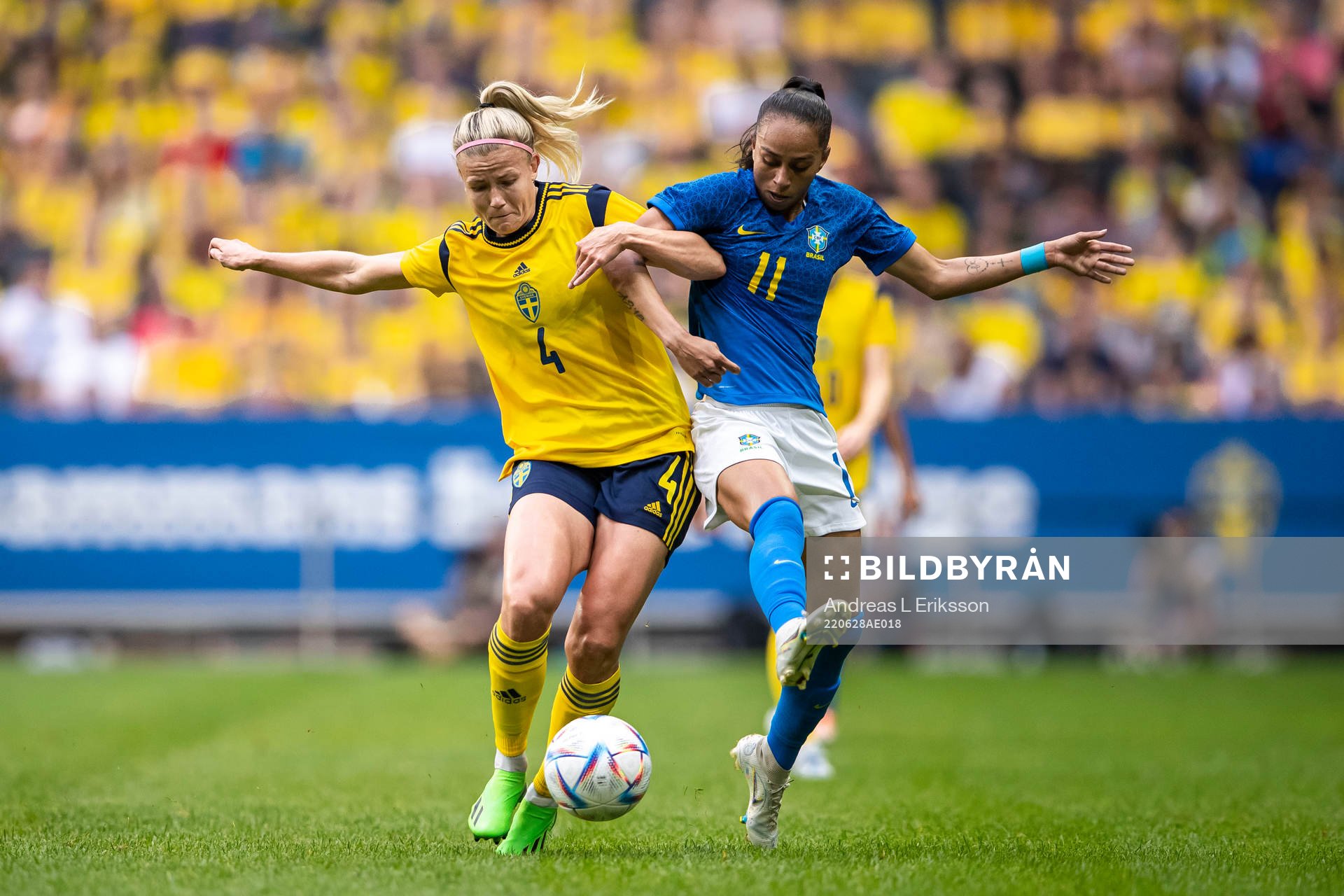 Hanna Glas of Sweden and Adriana of Brazil