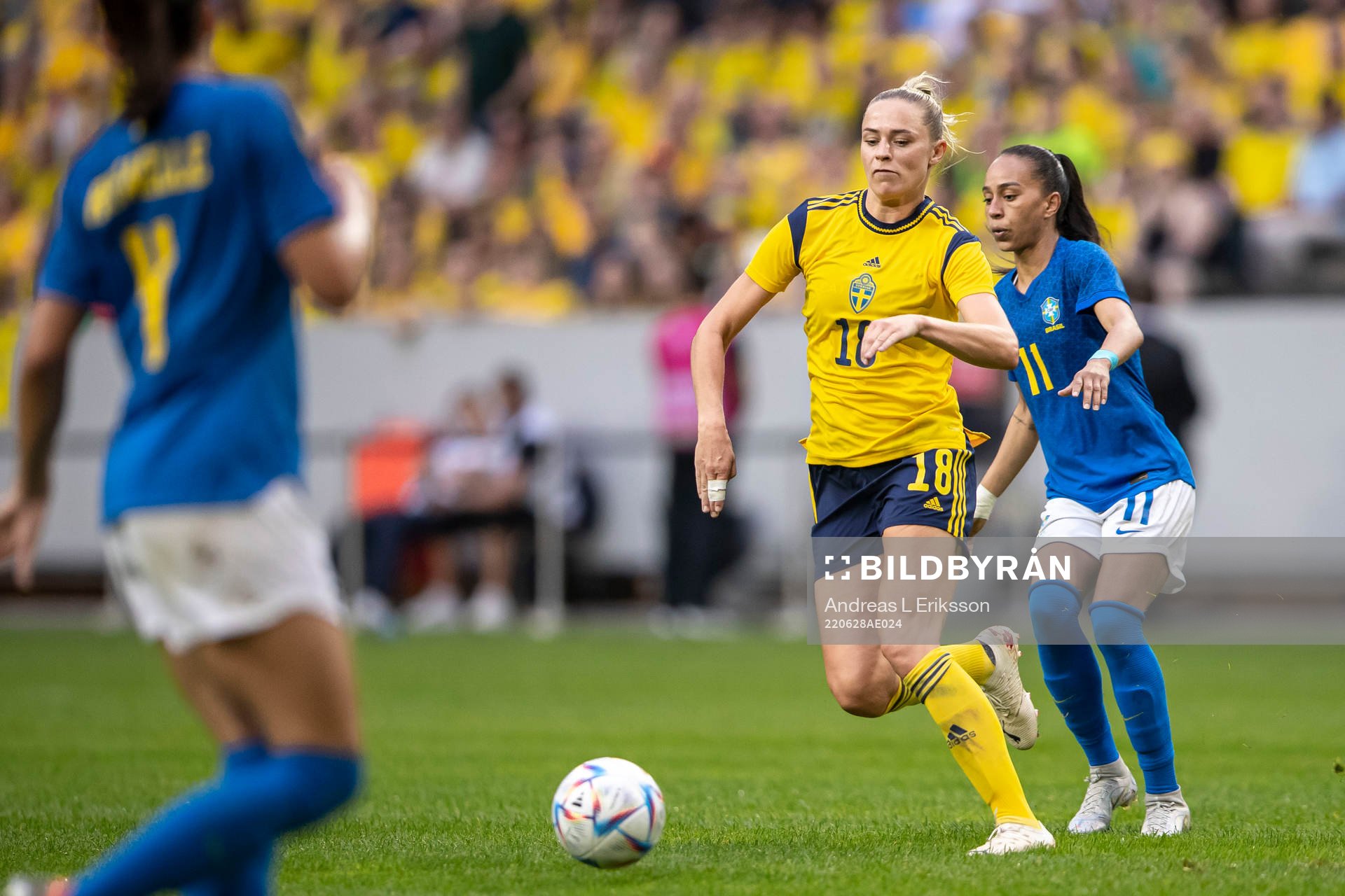 Sofia Jakobsson of Sweden and Adriana of Brazil