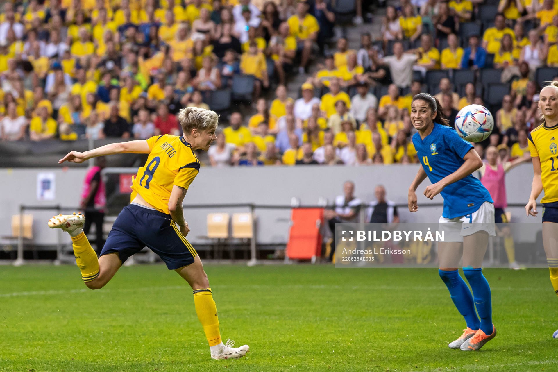 Lina Hurtig of Sweden scores the 2-1 goal