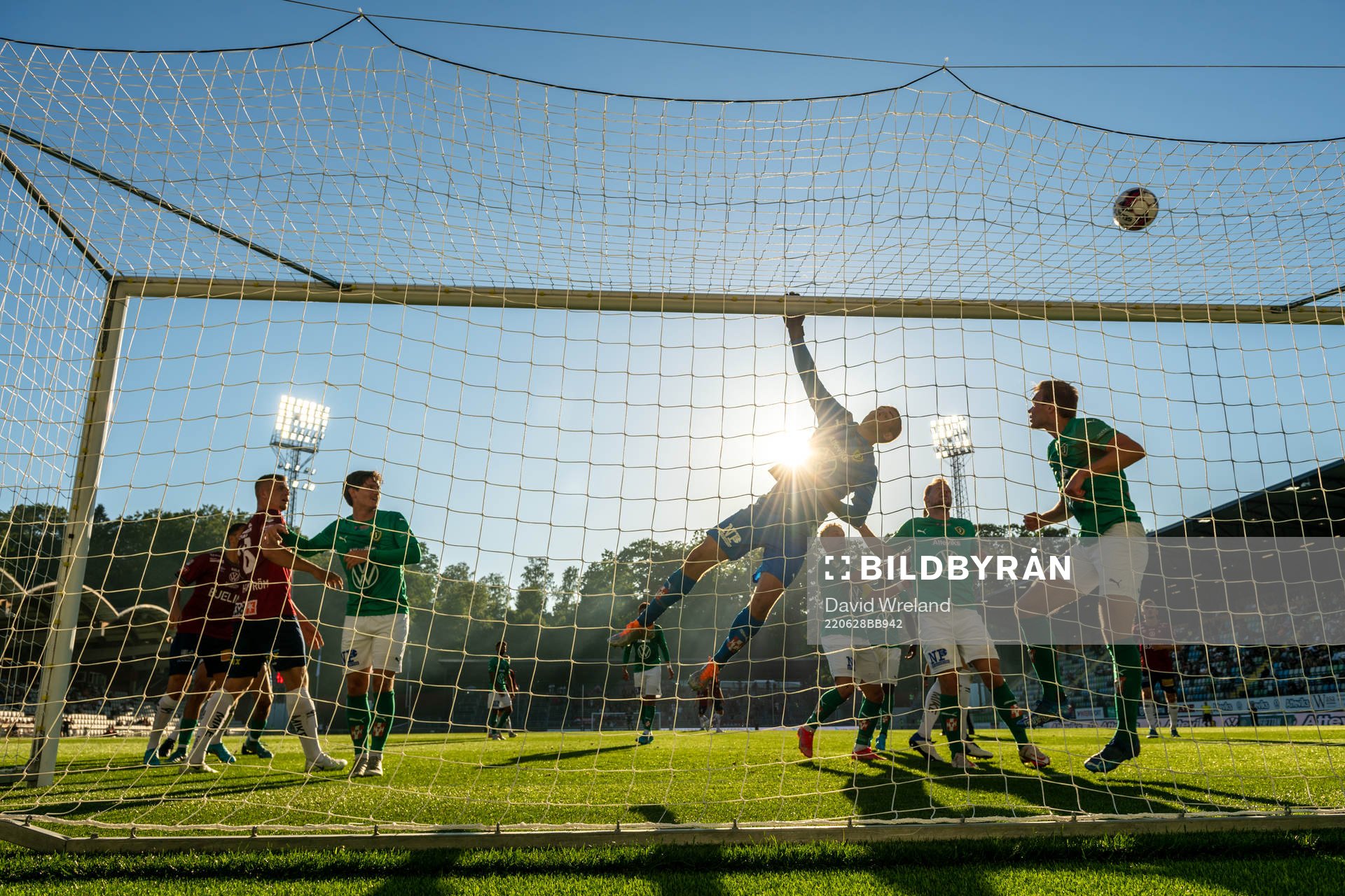 Jönköpings målvakt Felix Jakobson släpper in 1-0 under fotbollsmatchen i Superettan mellan Jönköpings Södra och Örgryte den 28 juni 2022 i Jönköping.