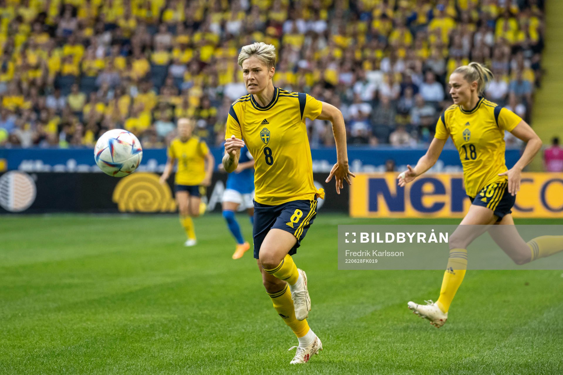 Lina Hurtig and Fridolina Rolfö of Sweden
