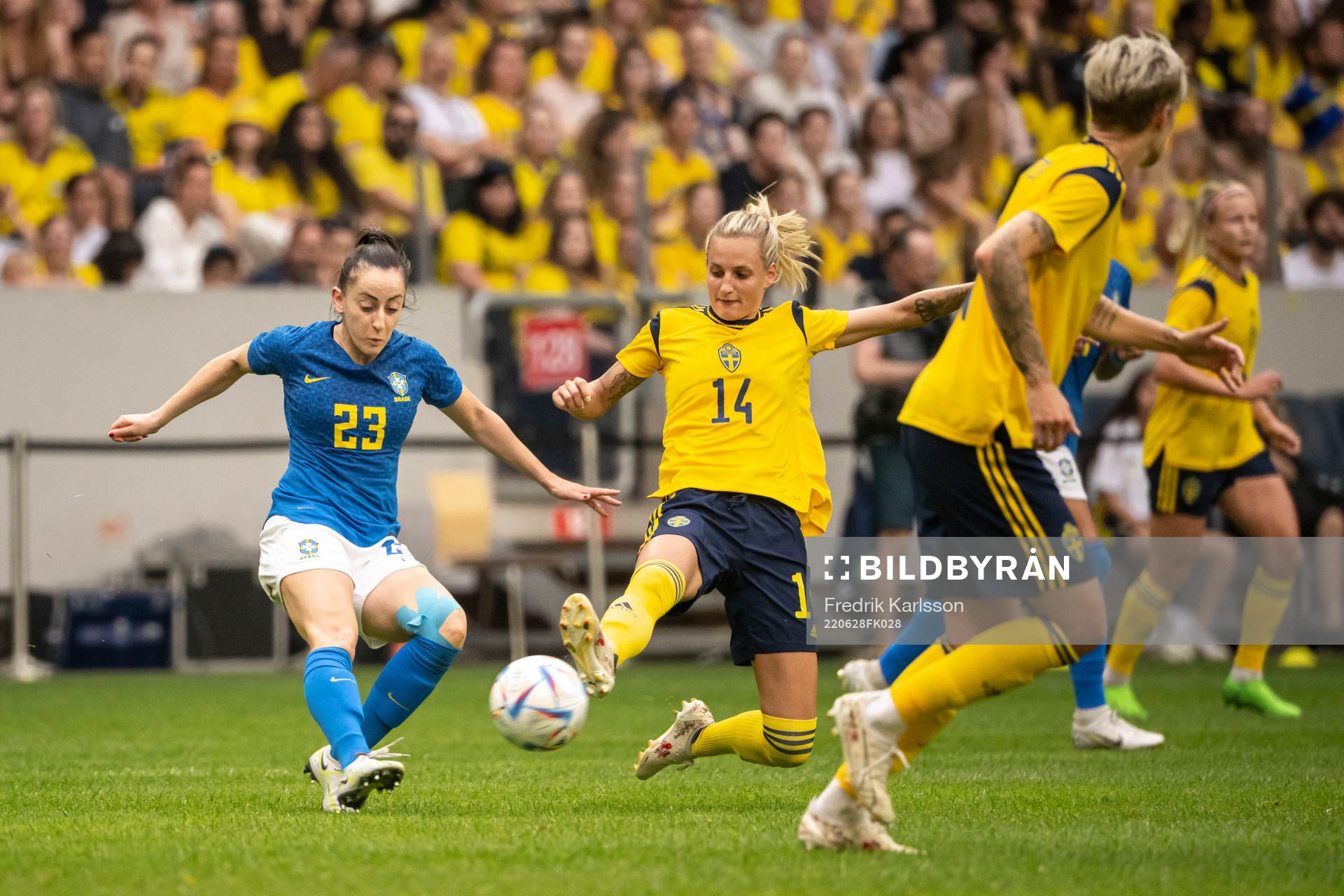 Luana of Brazil and Nathalie Björn of Sweden