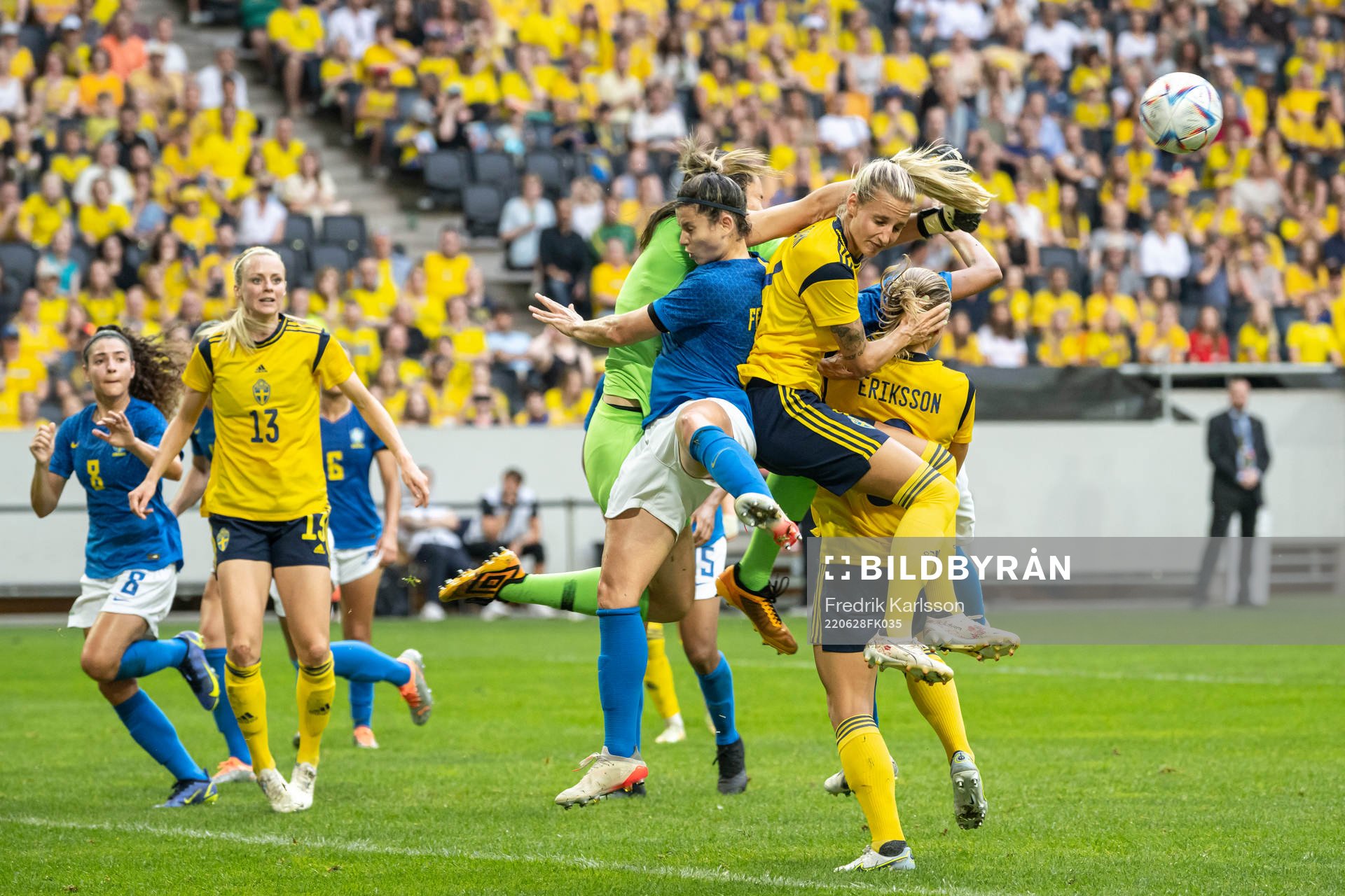 goalkeeper  Lorena of Brazil and Nathalie Björn of Sweden