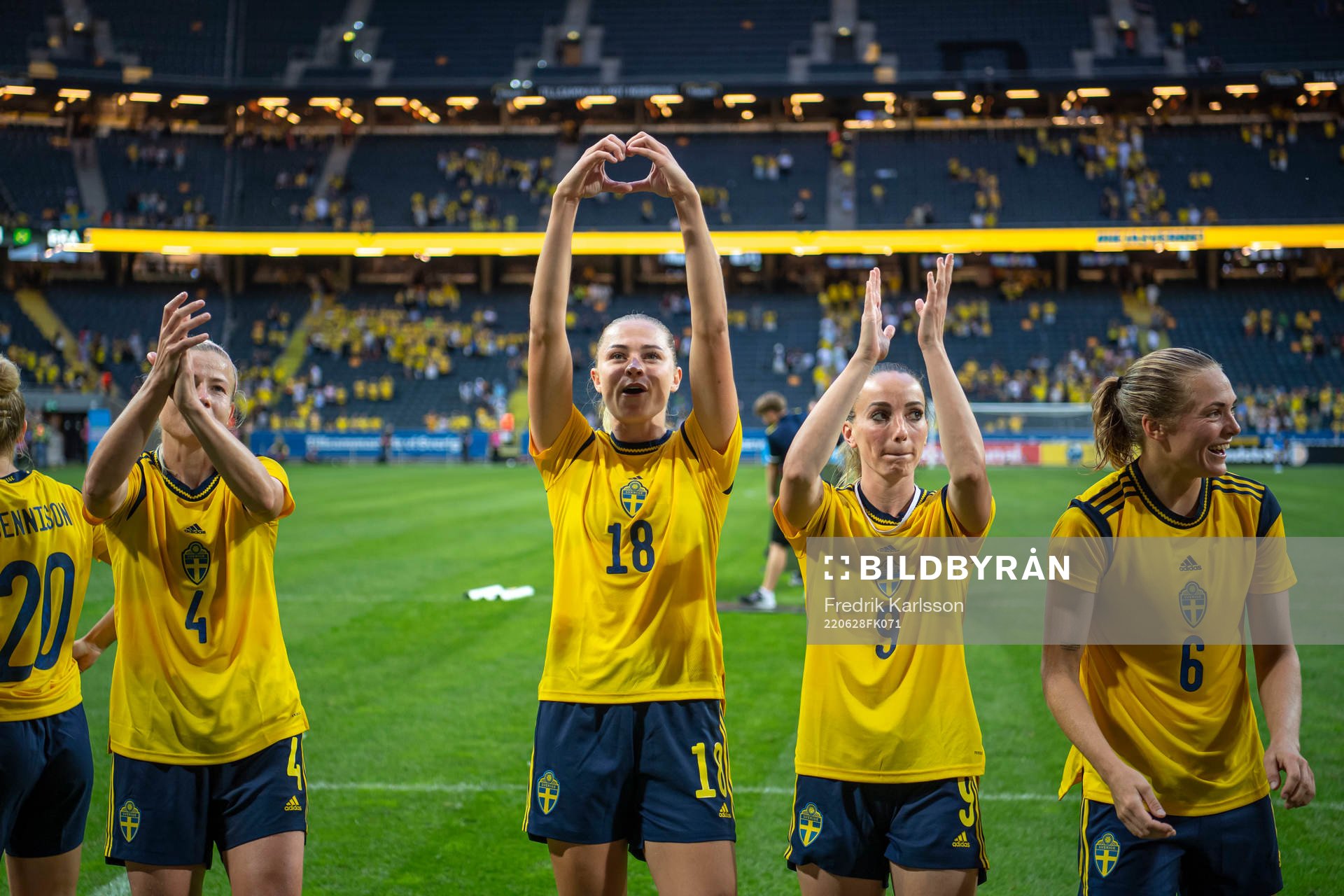 Hanna Glas, Fridolina Rolfö, Kosovare Asllani and