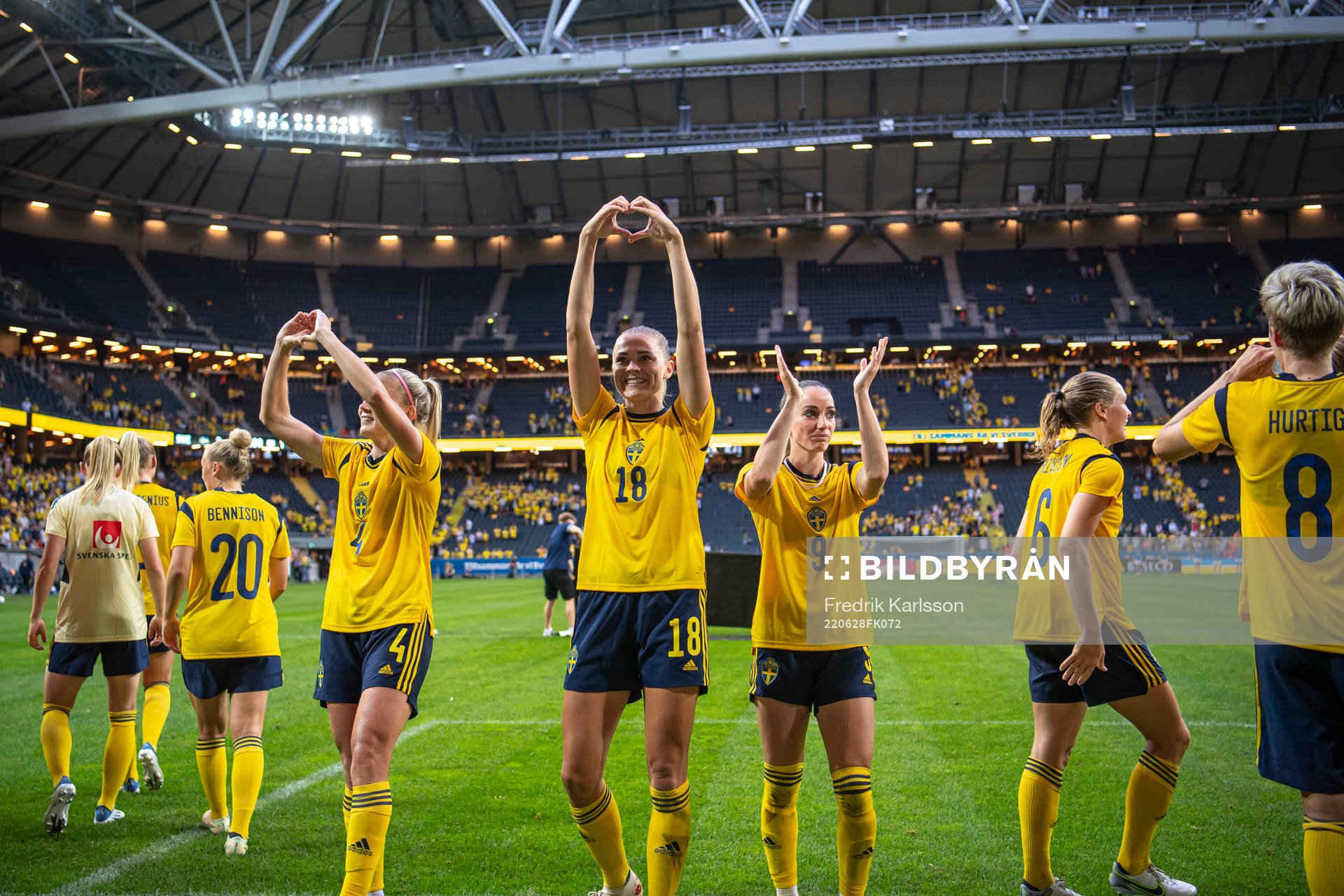 Hanna Glas, Fridolina Rolfö, Kosovare Asllani and