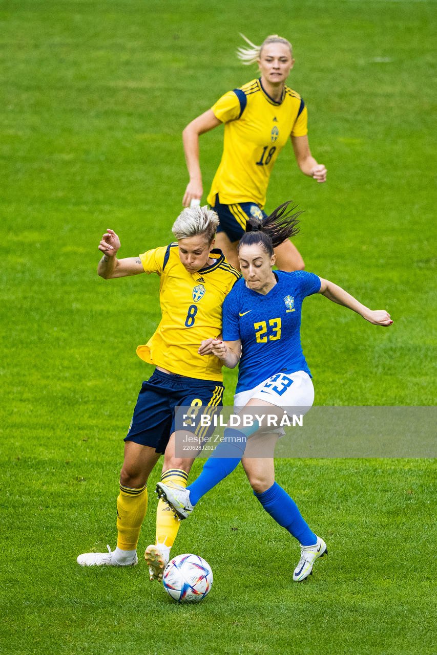 Lina Hurtig of Sweden and Luana of Brazil