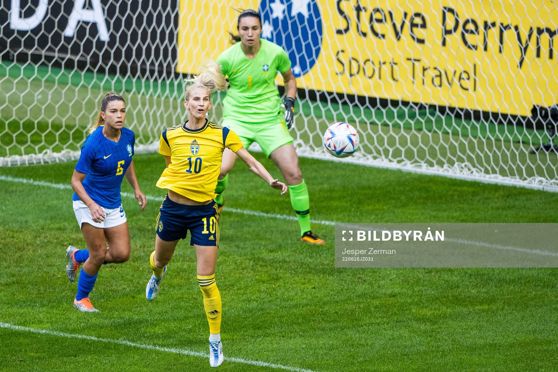 Tamires of Brazil and Sofia Jakobsson of Sweden