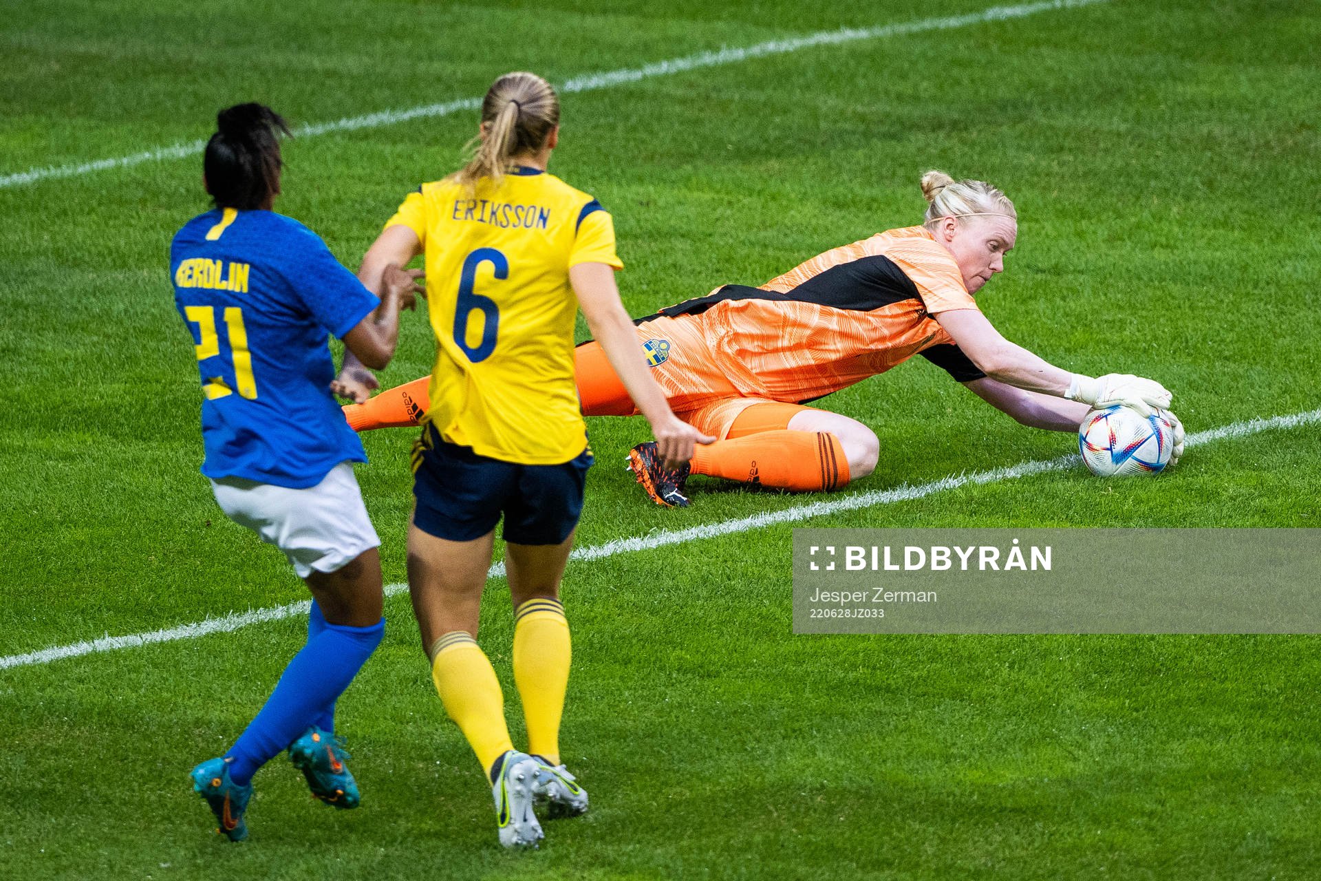 goalkeeper Hedvig Lindahl of Sweden with a save