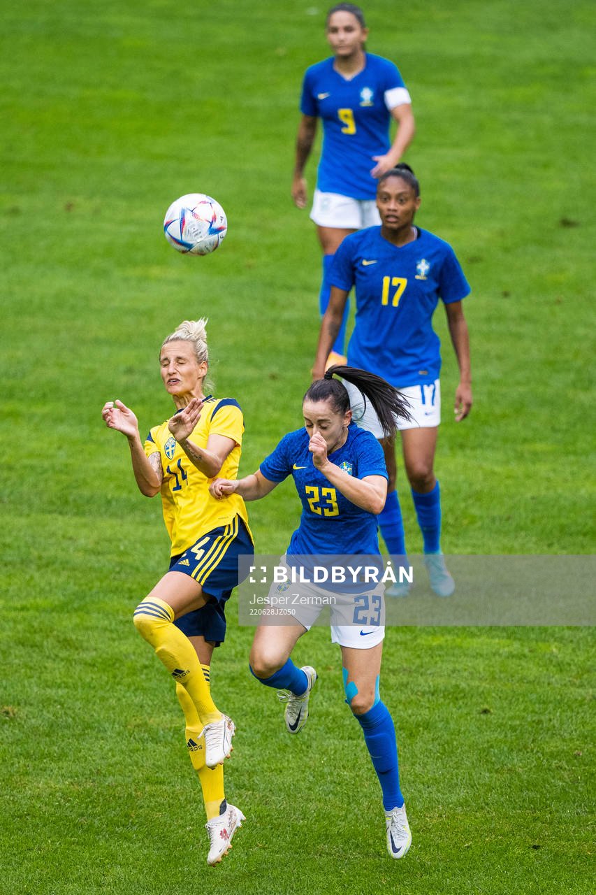 Nathalie Björn of Sweden and Luana of Brazil