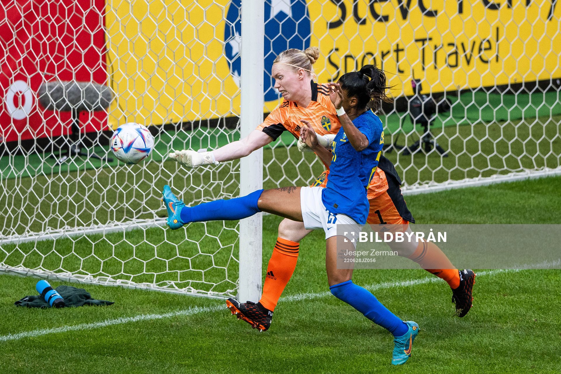 of Brazil Kerolin of Brazil and goalkeeper Hedvig Lindahl