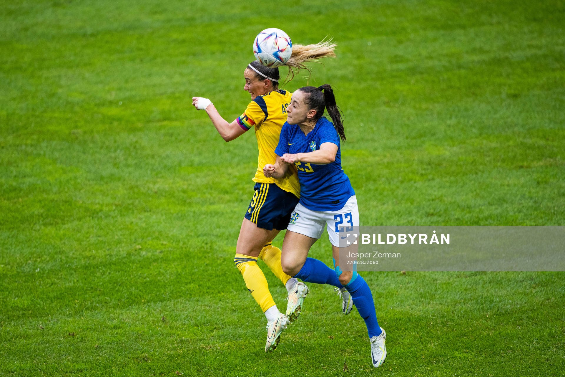Kosovare Asllani of Sweden and Luana of Brazil